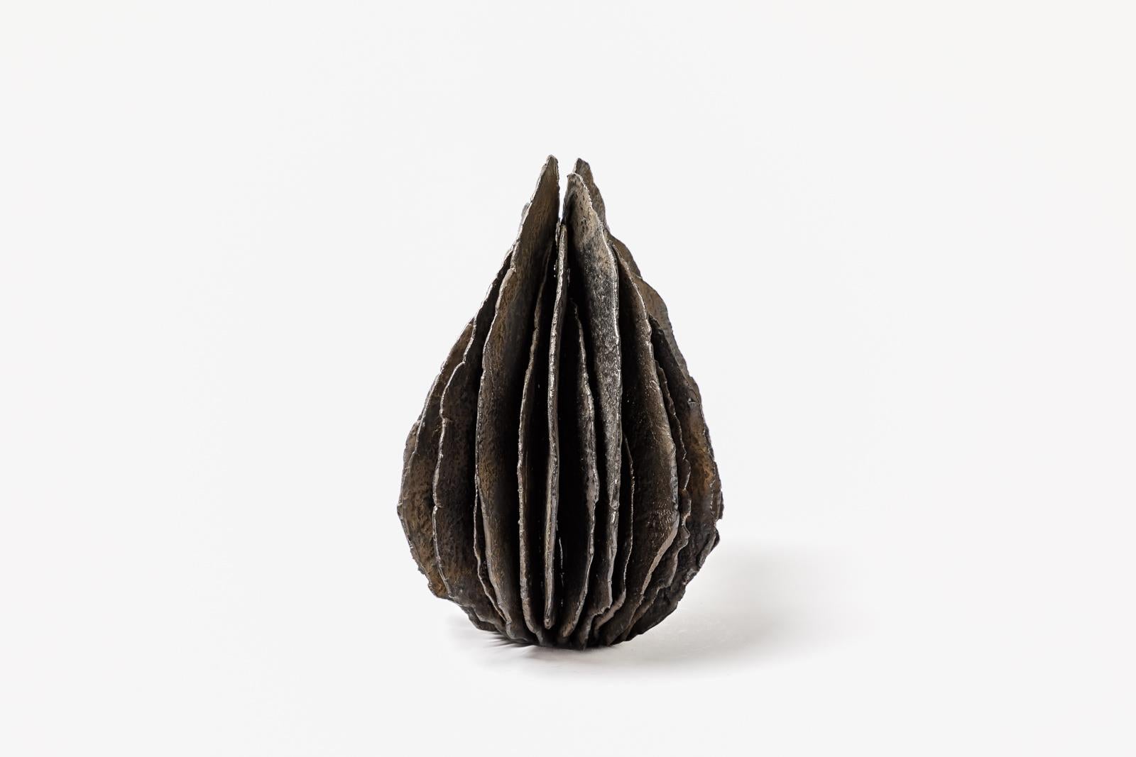 Français Sculpture aux ailes en grès émaillé noir, Jean-Pierre Bonardot, 2022. en vente