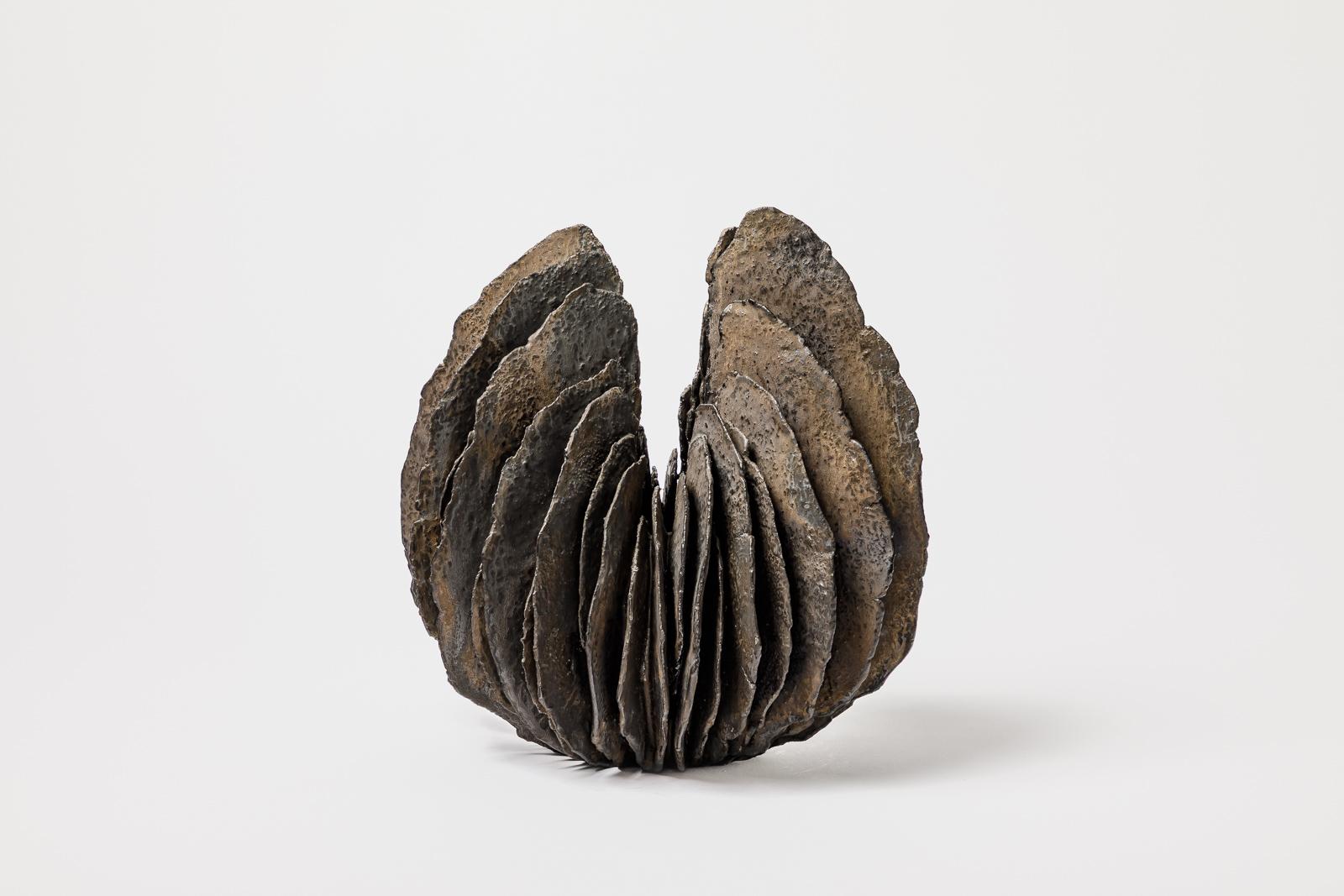 XXIe siècle et contemporain Sculpture aux ailes en grès émaillé noir, Jean-Pierre Bonardot, 2022. en vente