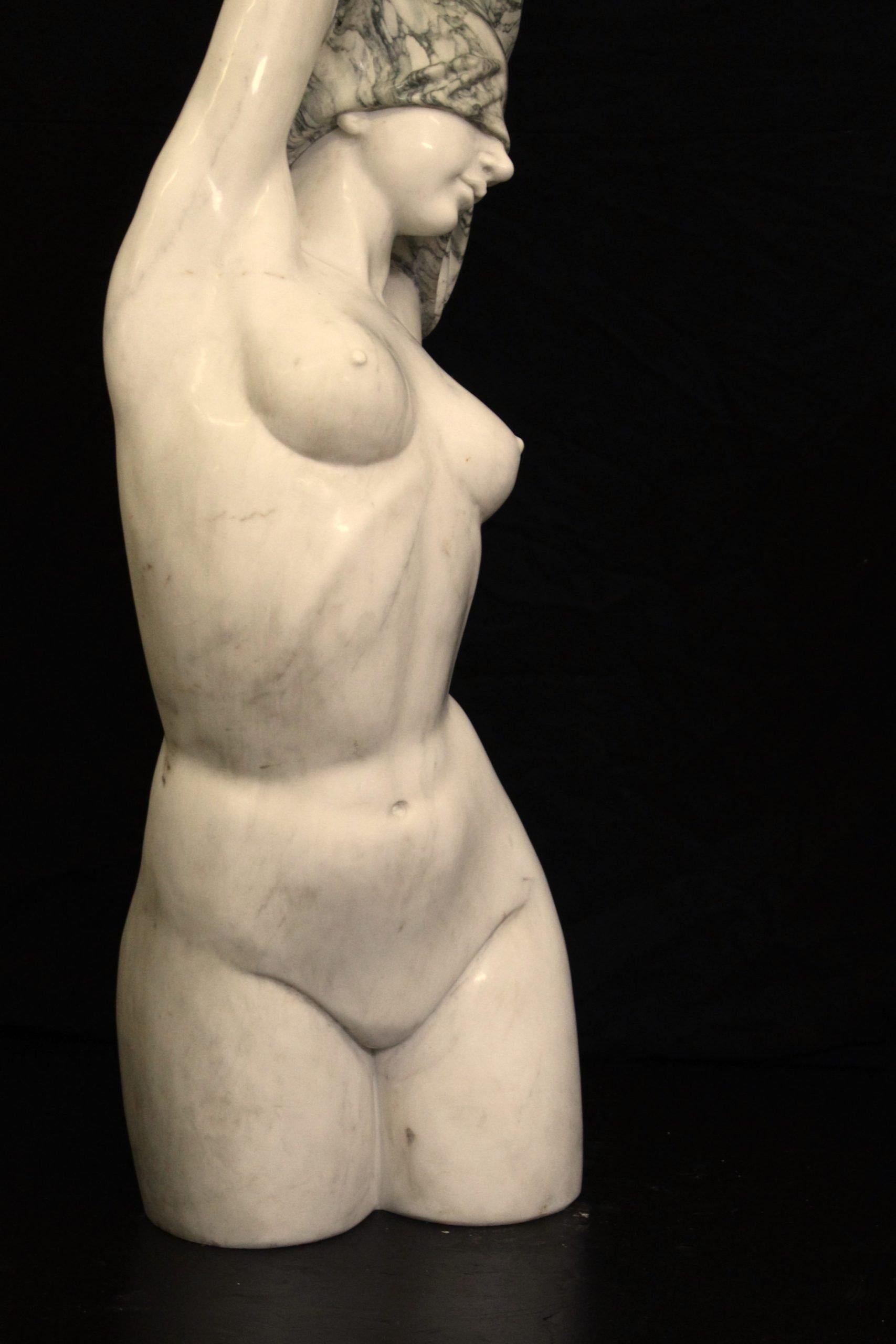 Sculpture, woman undressing , marble sculpture, modern venere sculpture h 114 cm In Good Condition For Sale In Rome, IT