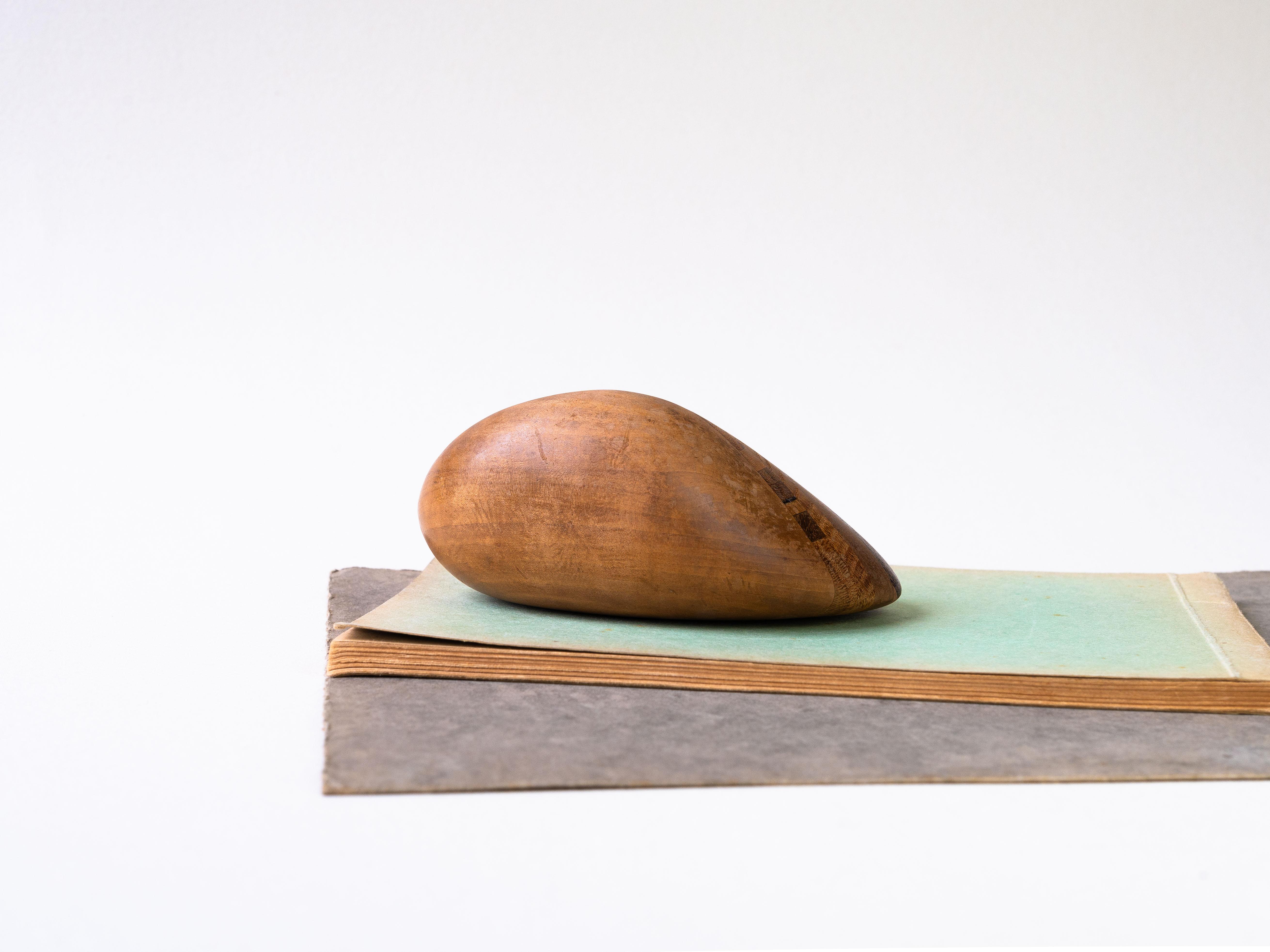Sculpture Wooden Pebble, 1970s Desk Accessory, Marquetry Paperweight In Good Condition For Sale In ROUEN, FR