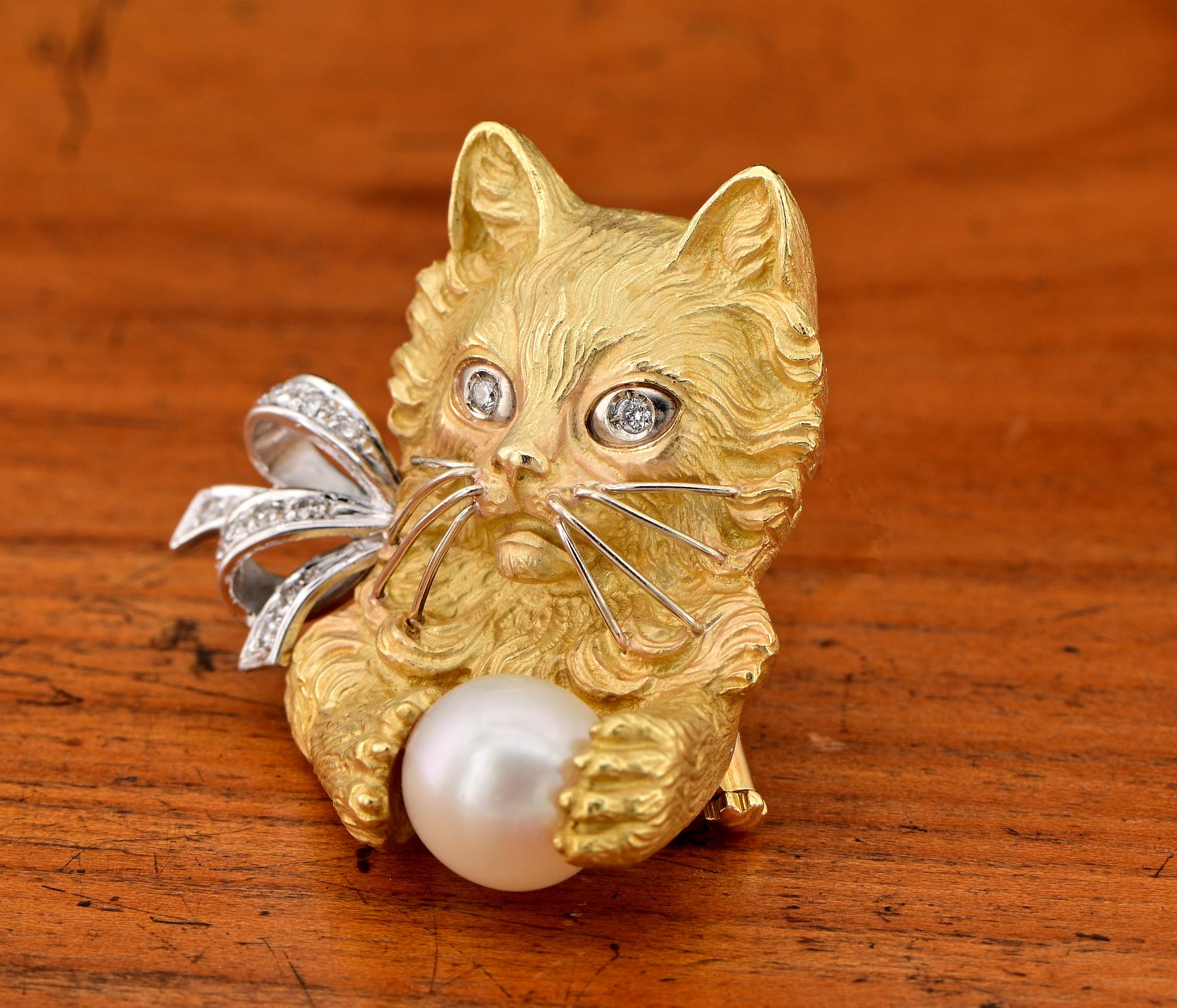 Sculptured Cat Diamond Pearl 18 Kt Brooch Pendant For Sale 4