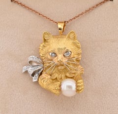Sculptured Cat Diamond Pearl 18 Kt Brooch Pendant