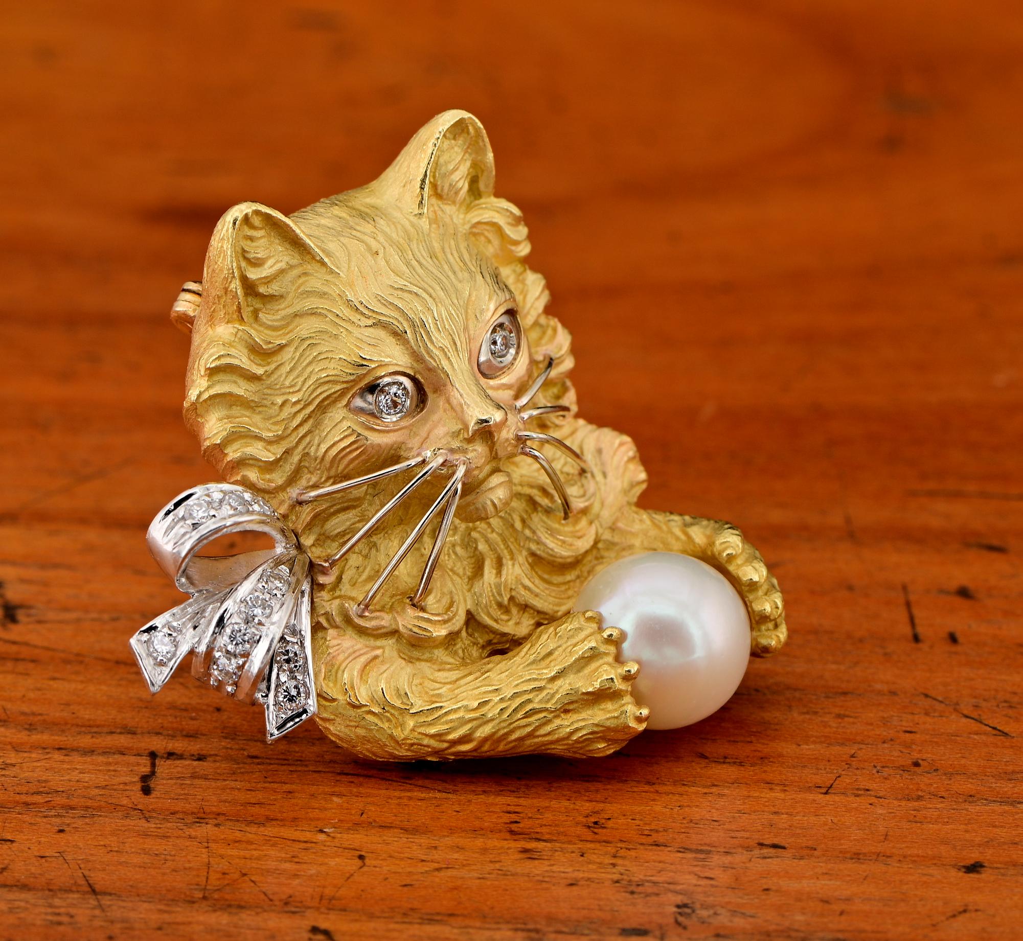 Women's or Men's Sculptured Cat Diamond Pearl 18 Kt Brooch Pendant For Sale