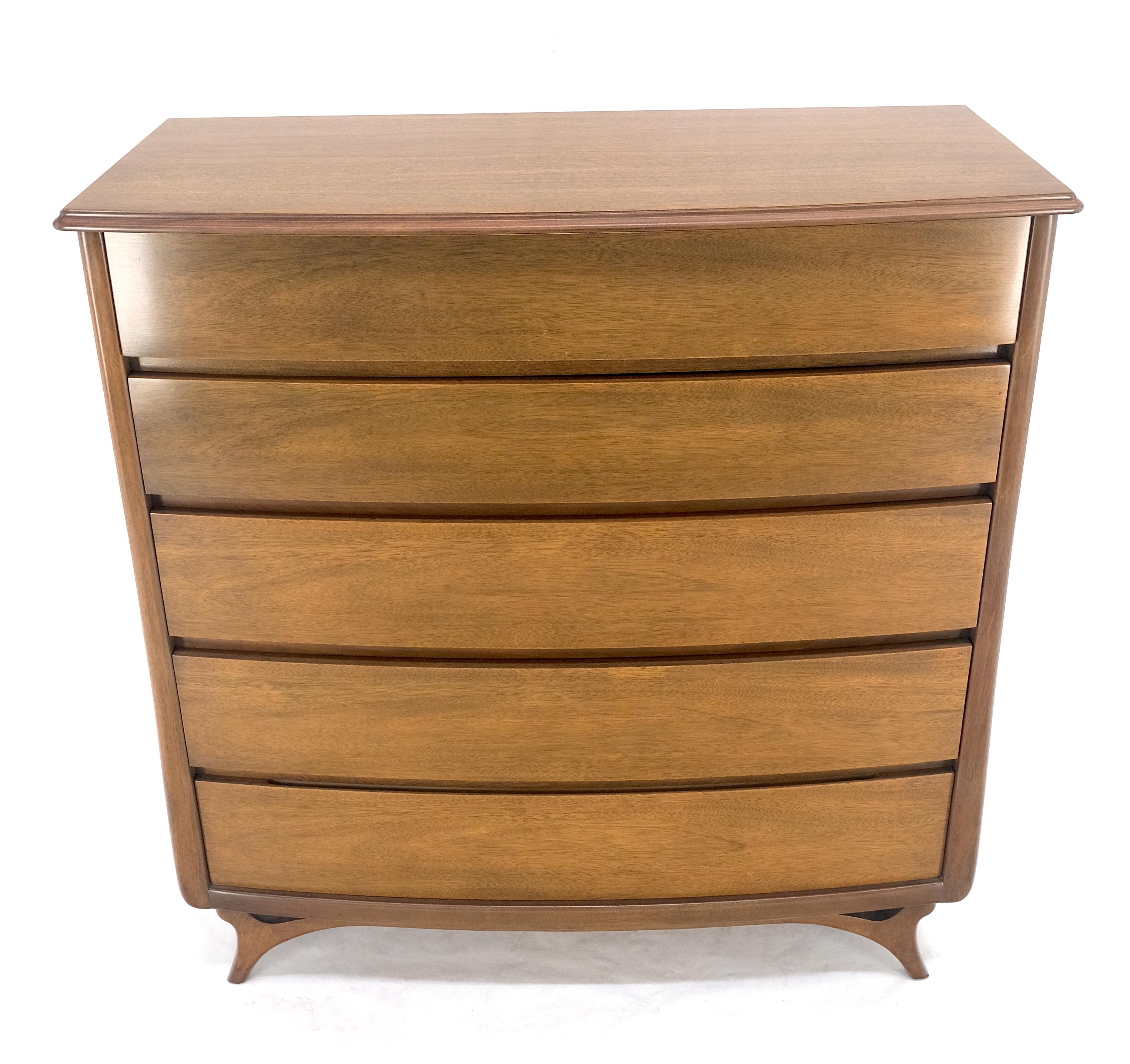 Sculptured Legs American Light Walnut 5 Drawers Bow Front High Boy Dresser MINT! In Good Condition For Sale In Rockaway, NJ