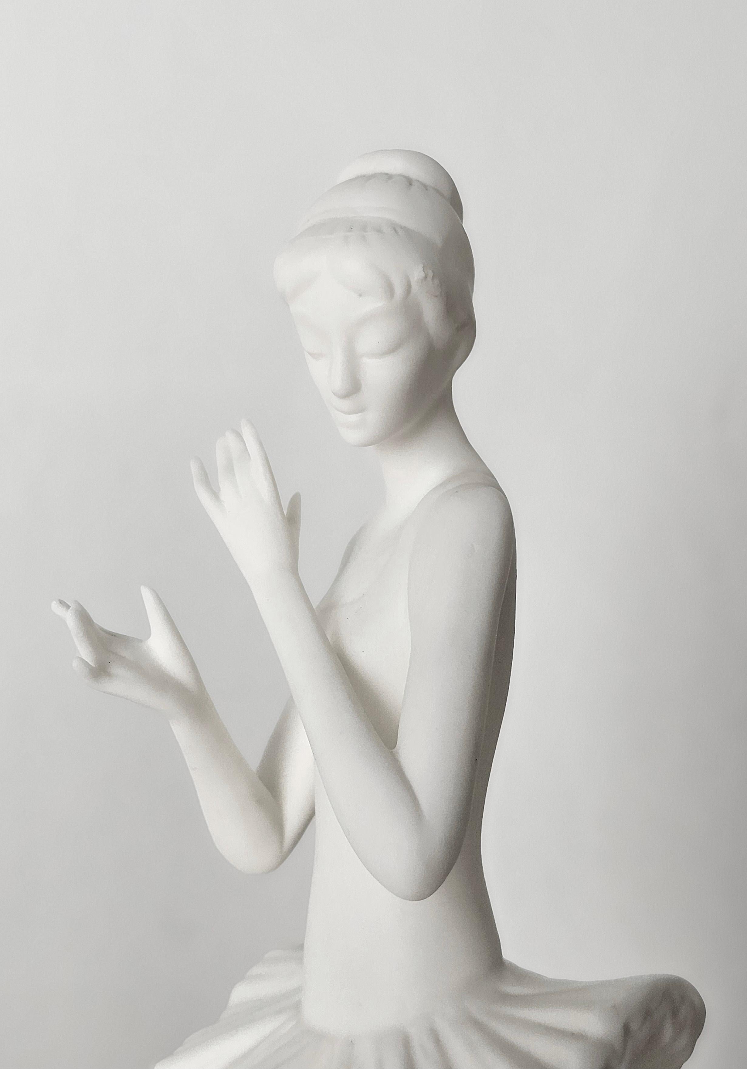 Skulpturen Dekorative Objekte Porzellan Biskuit Mitte des Jahrhunderts Italien 1950er Jahre Set von 2 (Moderne der Mitte des Jahrhunderts) im Angebot