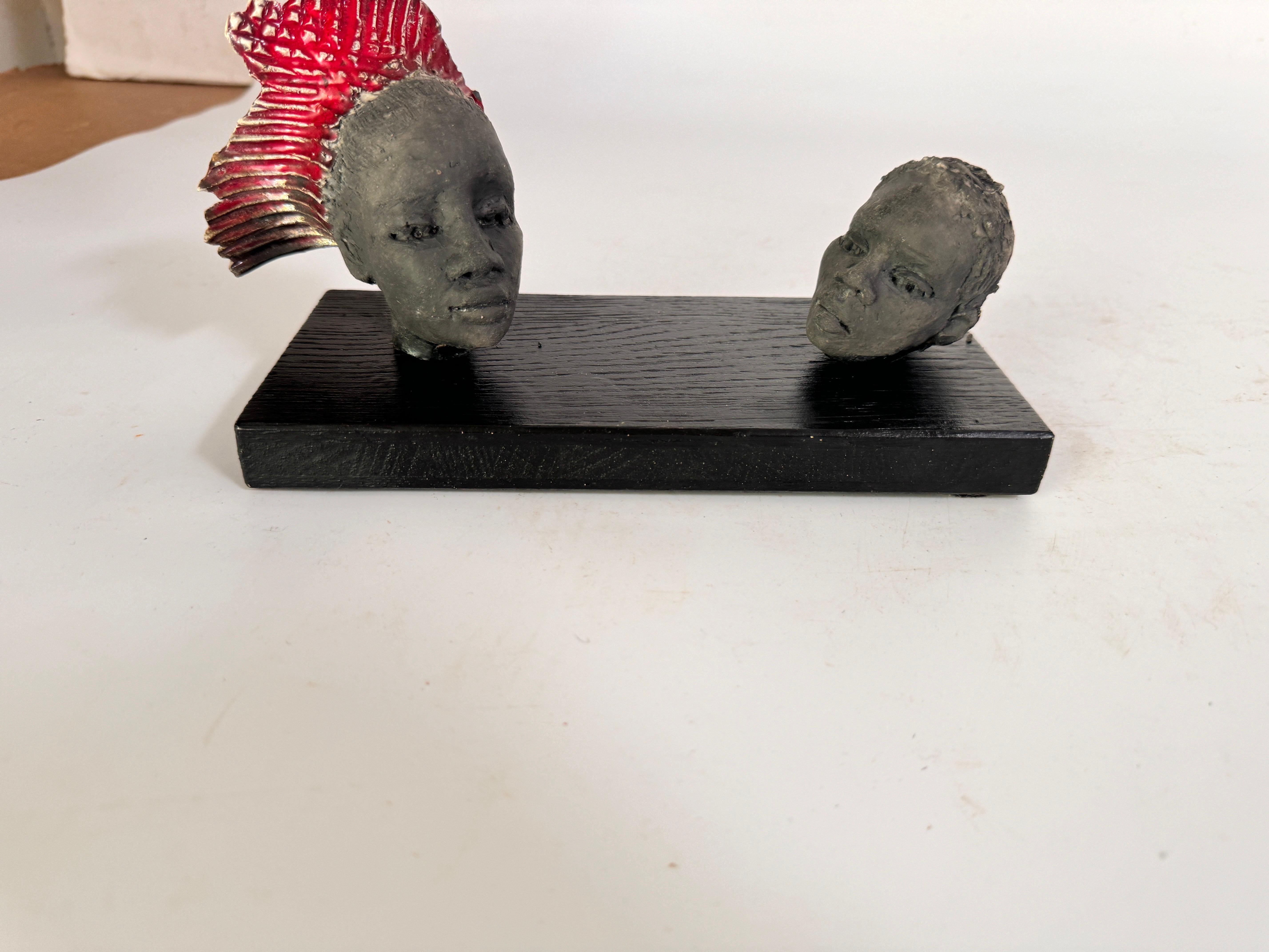 Art Déco Sculture in Wood e ceramica provenienti dalla Francia di colore nero-rosso del 20° secolo in vendita