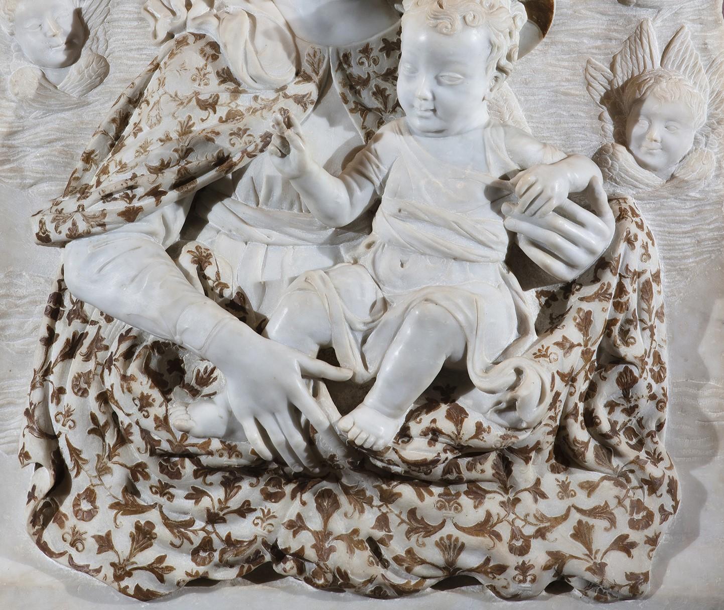 Italian Late 19th century sculptor Madonna and Child with cherubs' heads For Sale