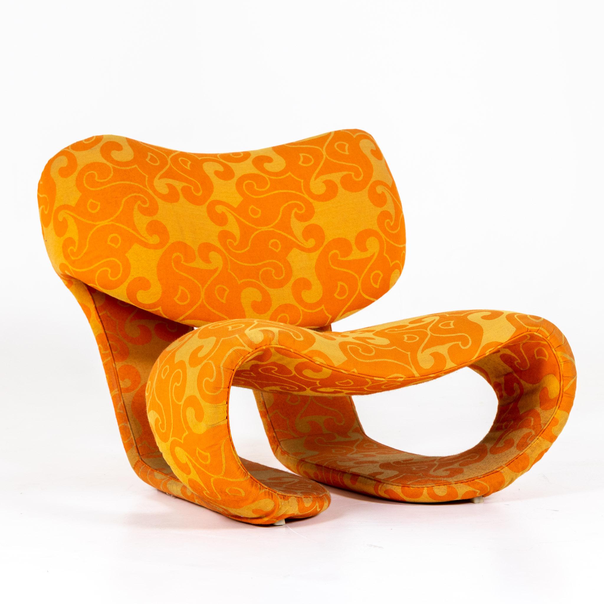 Rare Scultura 190 lounge chair. 
Designed by Vittorio Introini for Saporiti.
Still in its original upholstery.