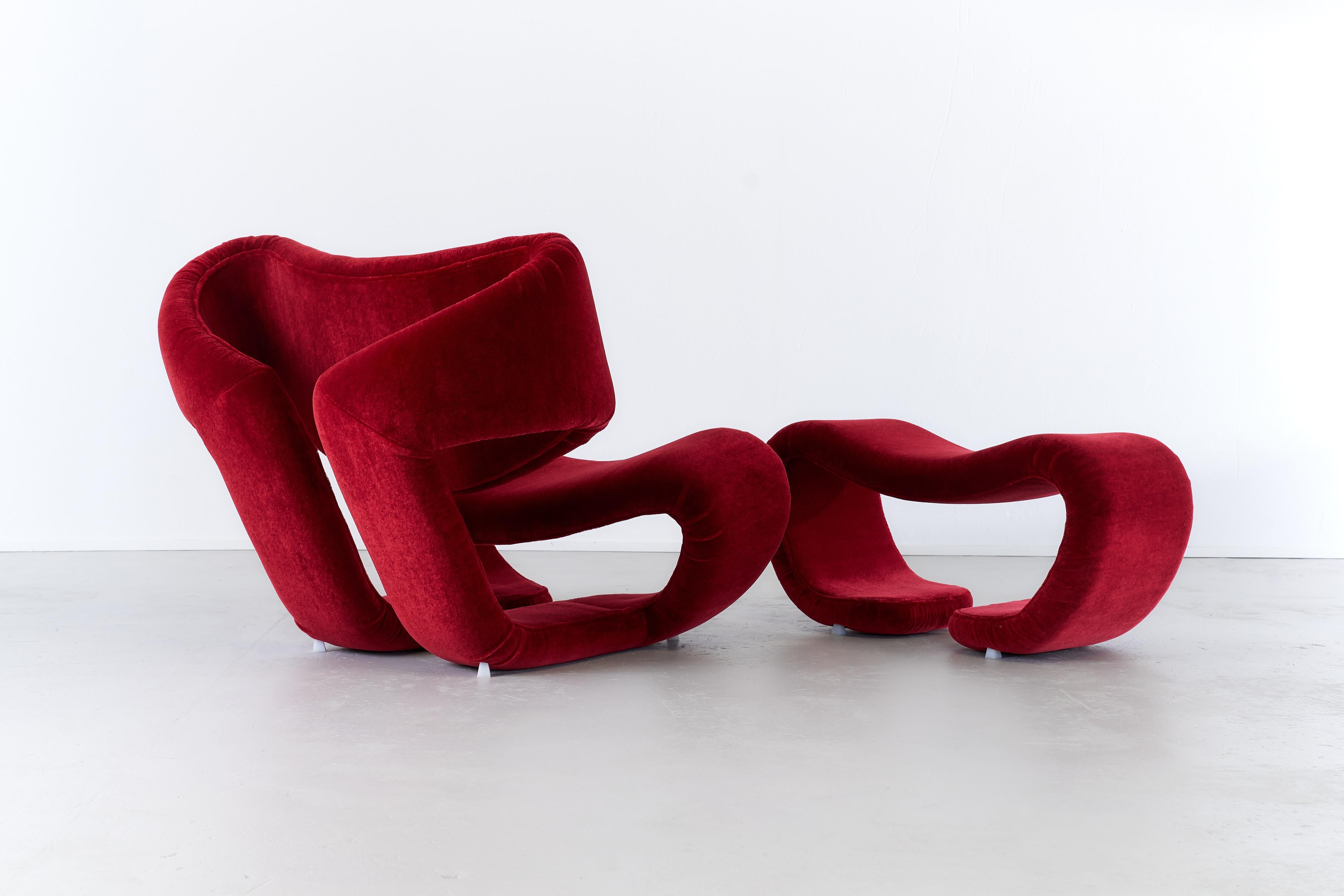 Der Scultura 190 Lounge Chair wurde in den 1970er Jahren von Vittorio Introini für Saporiti entworfen und verkörpert die unverwechselbare Formensprache des visionären Designers. Die skulpturale Form des Stuhls spiegelt Introinis unverkennbaren Stil