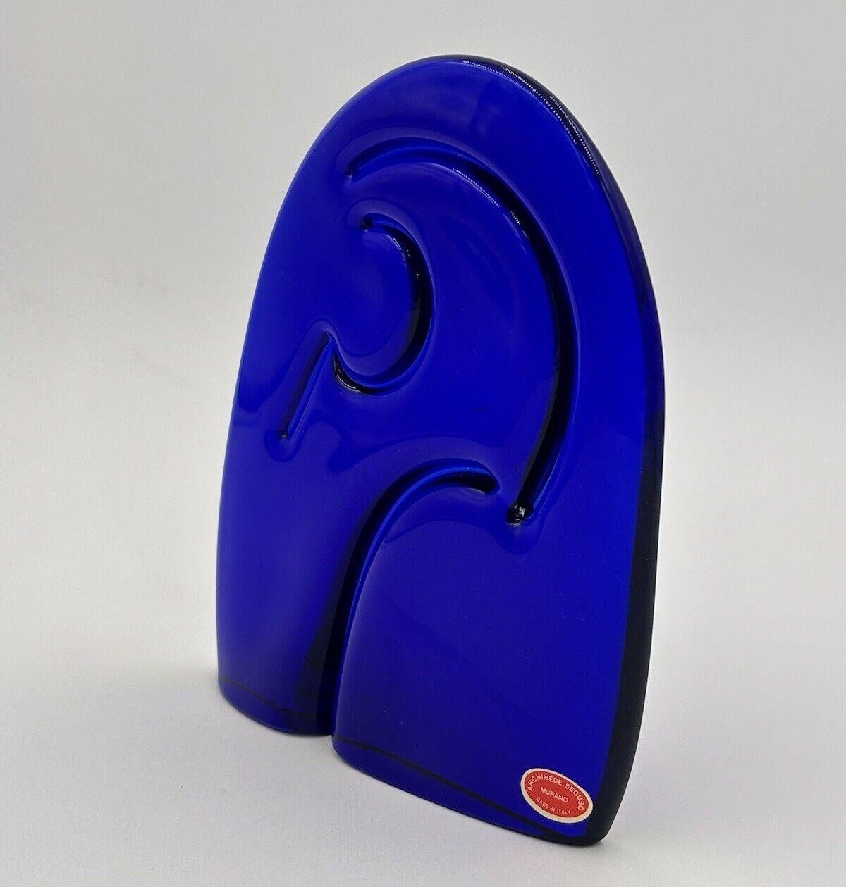 Sculpture Archimede Seguso Murano For Regione Del Veneto 1970's Design.

Pièce très rare et probablement unique.

L'article est en excellent état de conservation, il n'y a pas de défauts esthétiques ou structurels à signaler, seulement des signes