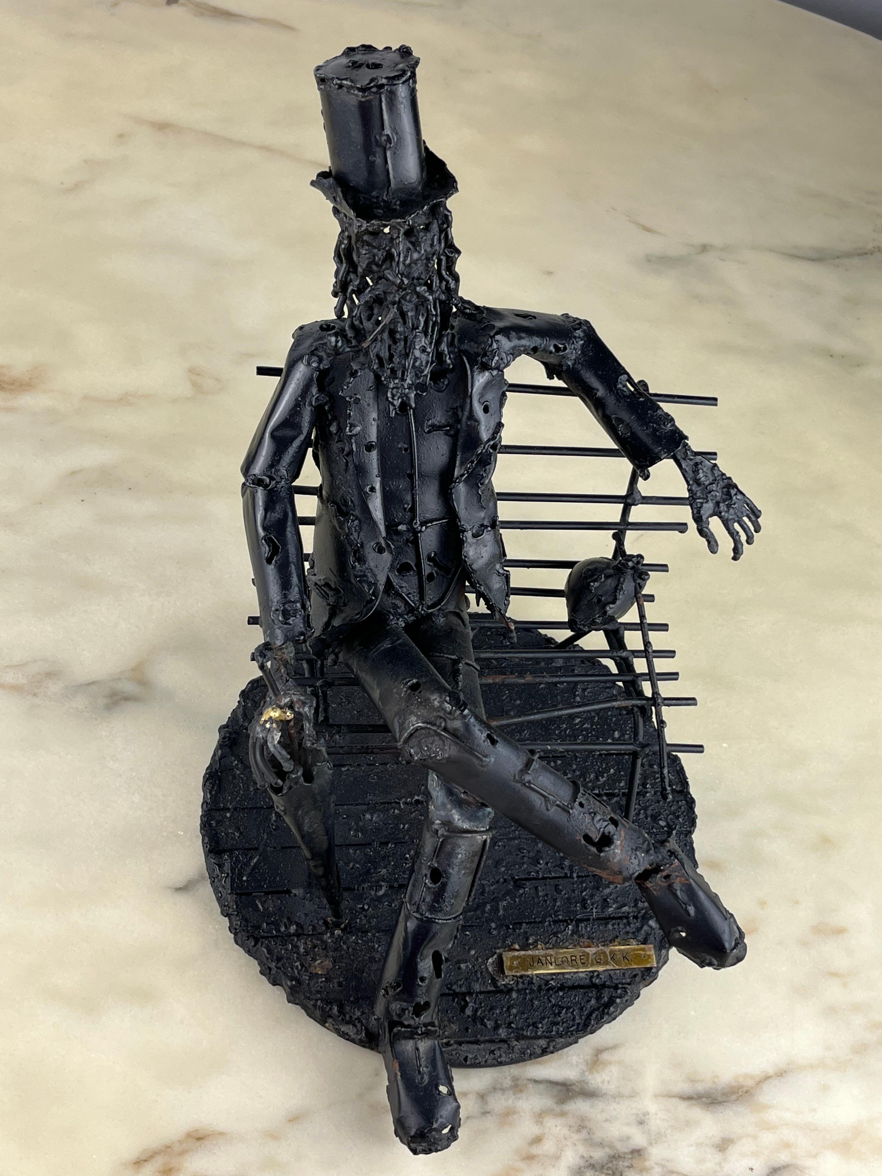 Grande scultura brutalista in ferro dell'artista Janlorè G. K. K. degli anni '70 in vendita 10