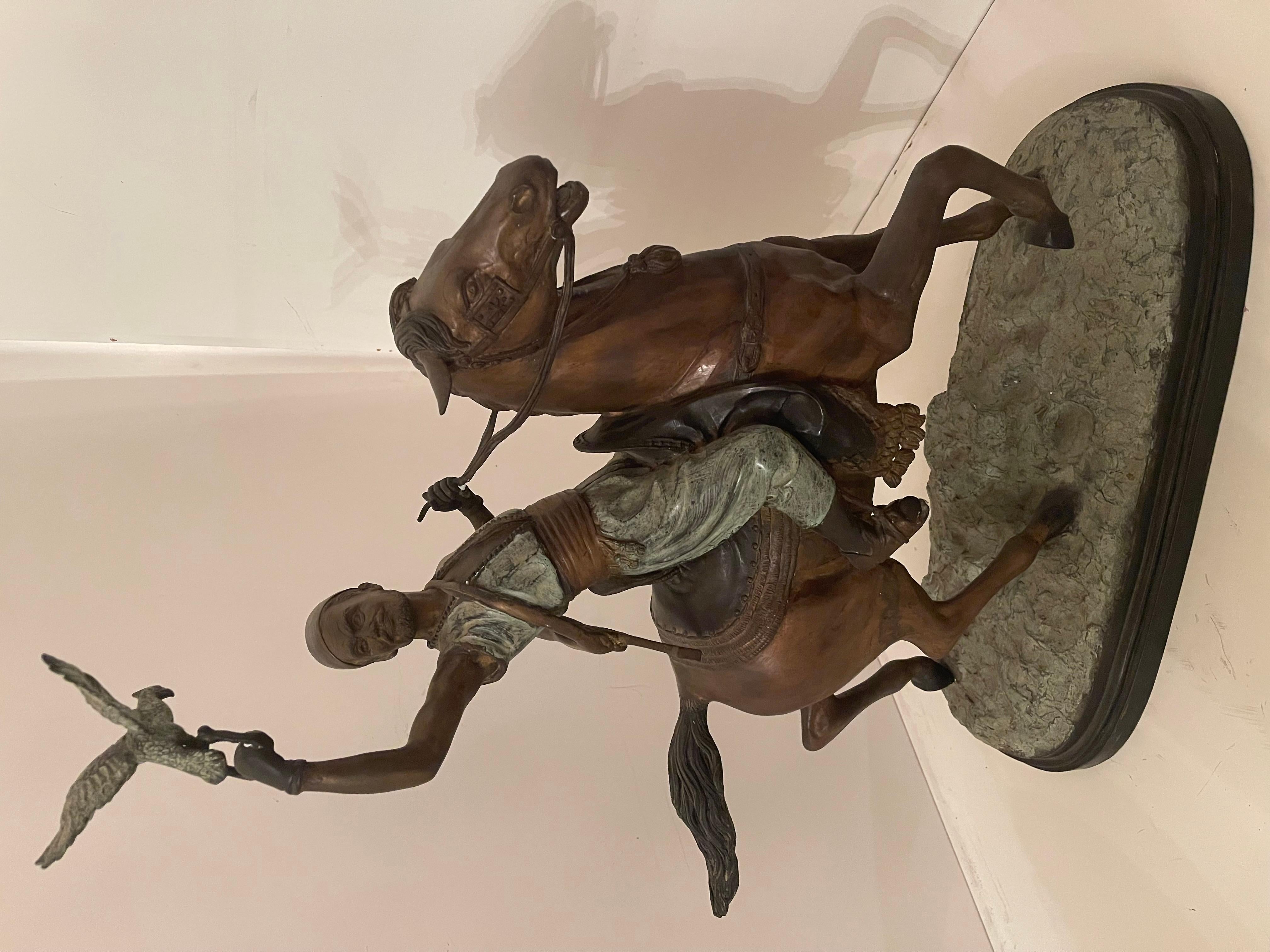 Italian Scultura “Cavaliere con falco” in stile bronzo, XIX secolo in vendita