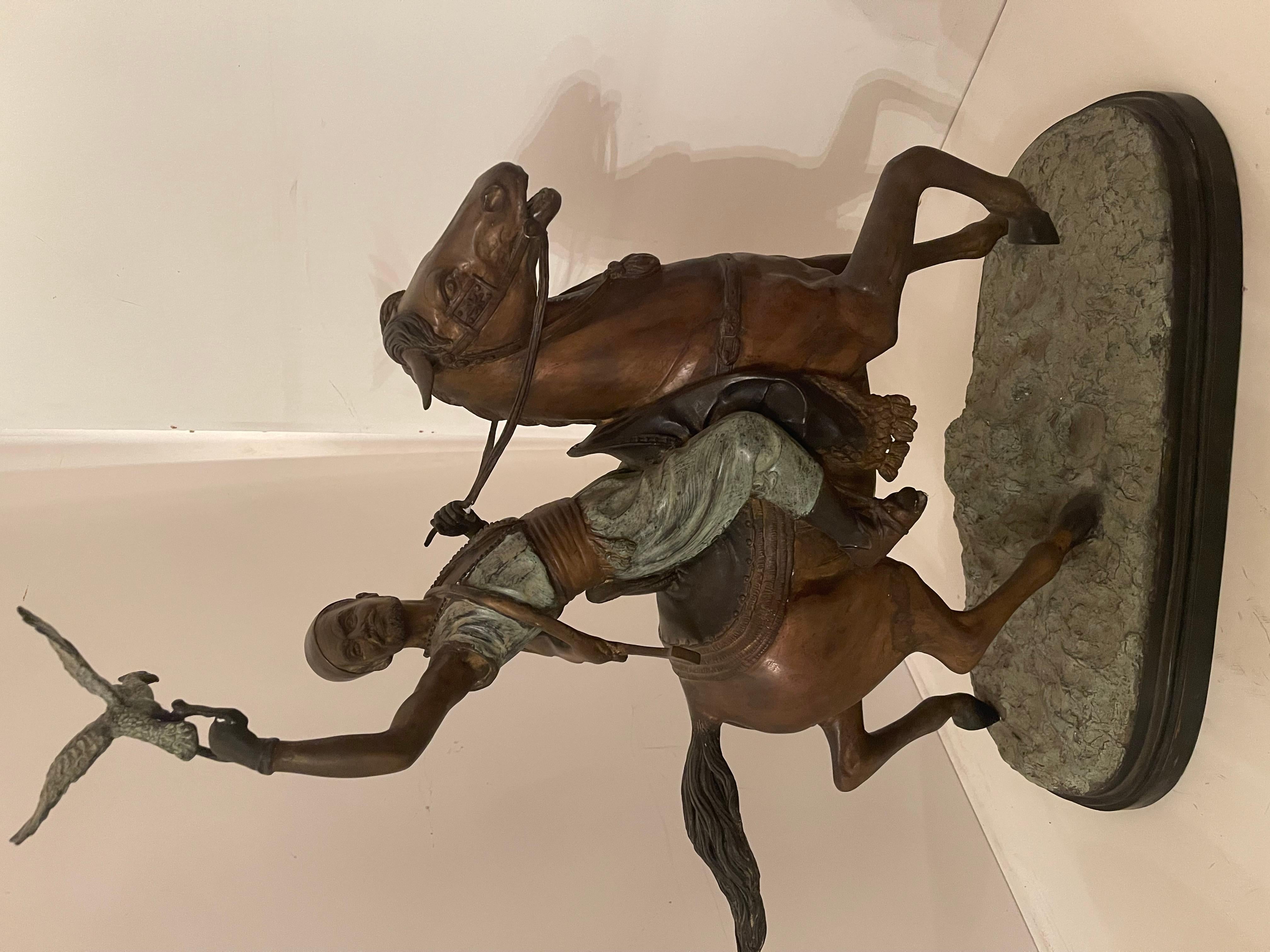 Altro Scultura “Cavaliere con falco” in stile bronzo, XIX secolo in vendita