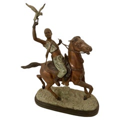 Scultura “Cavaliere con falco” in stile bronzo, XIX secolo