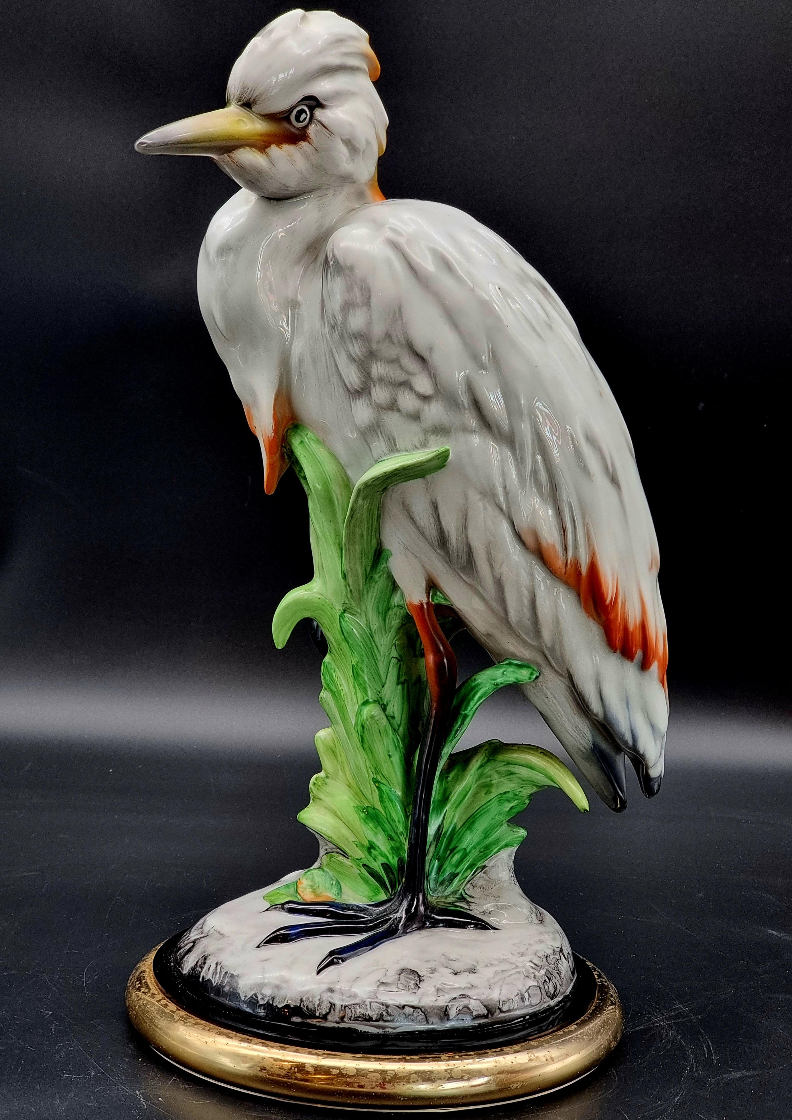 Italian Scultura ceramica anni '50 raffigurante airone marino su base vegetale in vendita