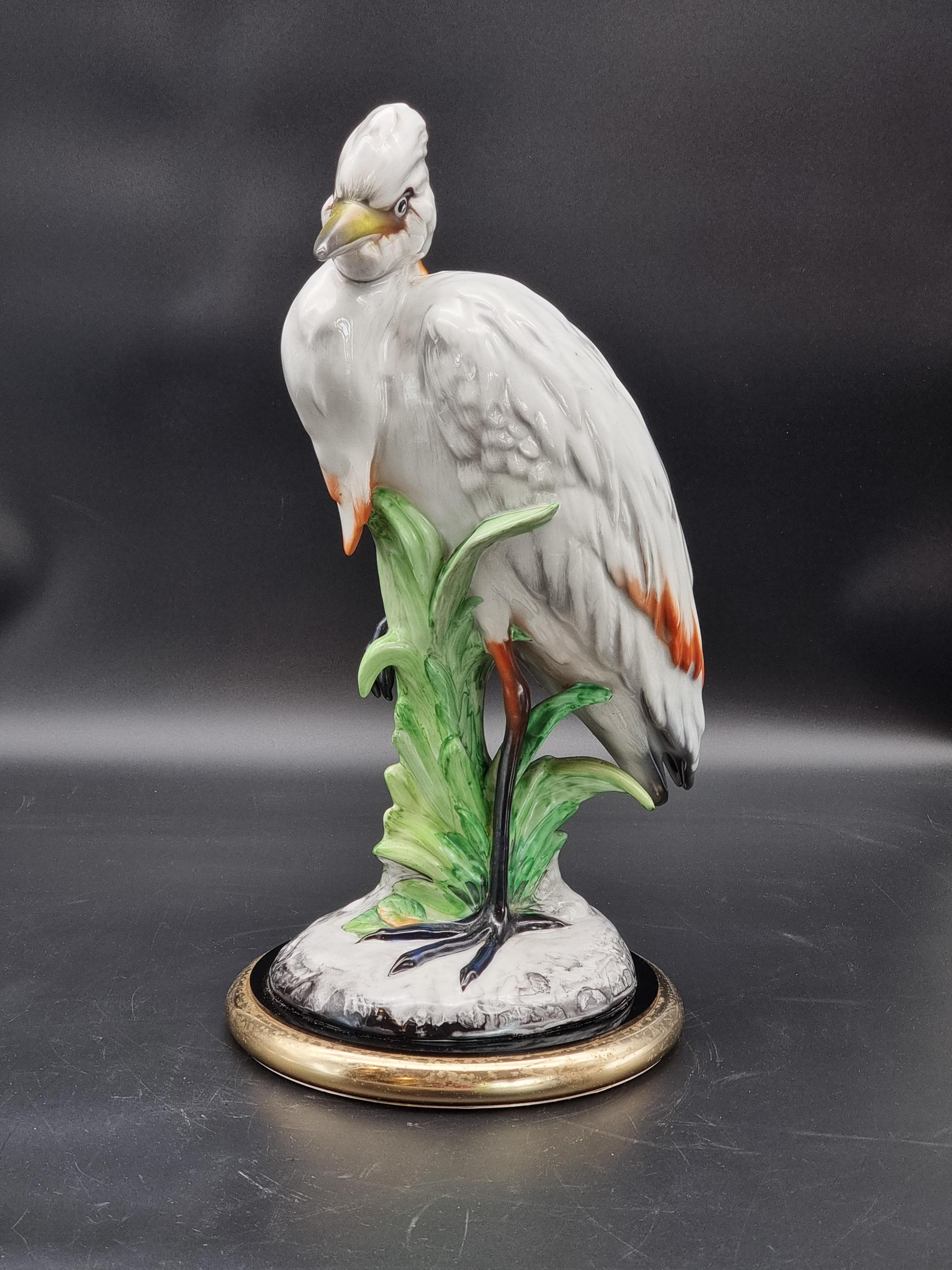 Dipinto a mano Scultura ceramica anni '50 raffigurante airone marino su base vegetale in vendita