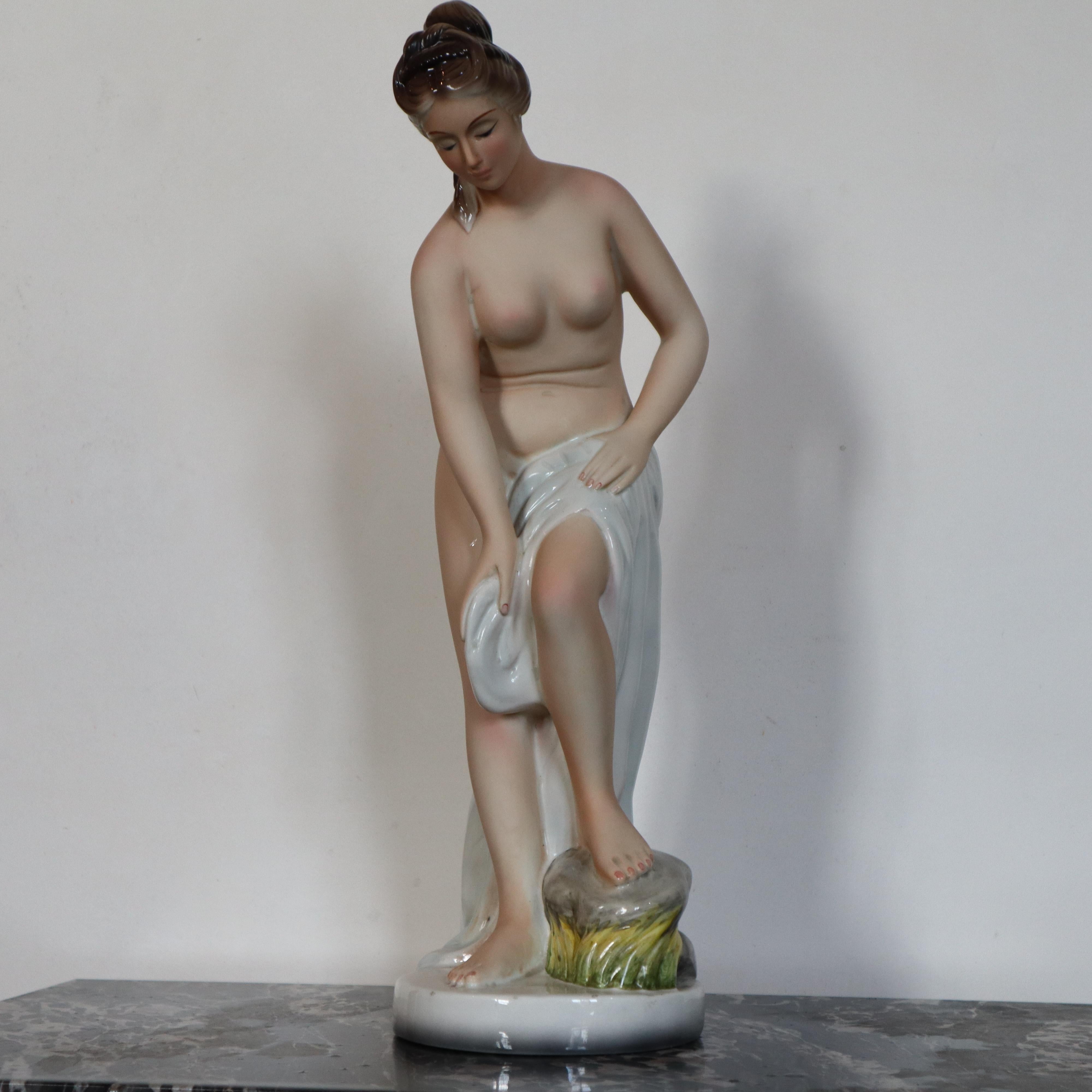 Ceramic sculpture female figure at the Favaro and Cecchetto bath, Italy, 1937 In condizioni ottime in vendita a Nicolosi, IT