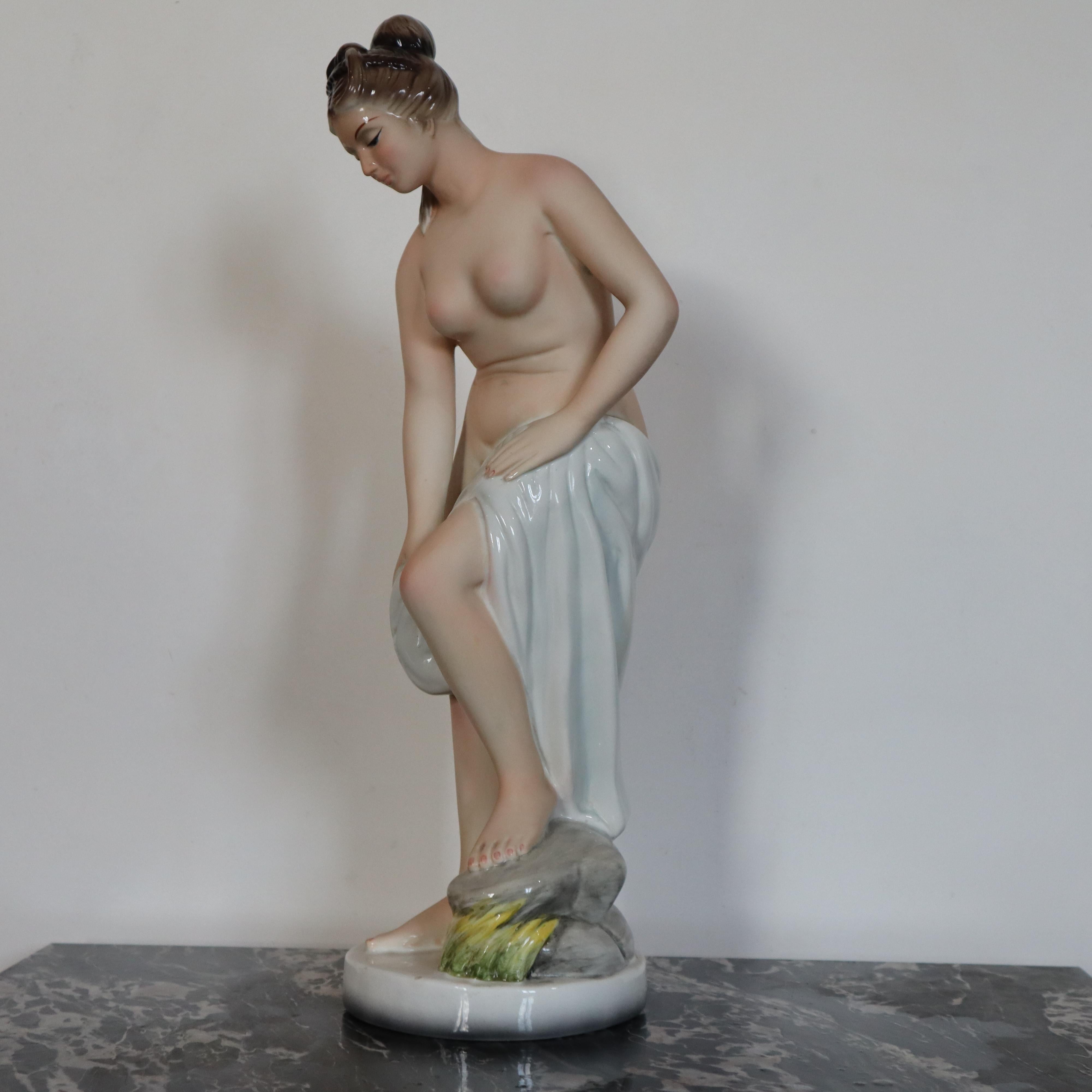 Ceramica Ceramic sculpture female figure at the Favaro and Cecchetto bath, Italy, 1937 in vendita