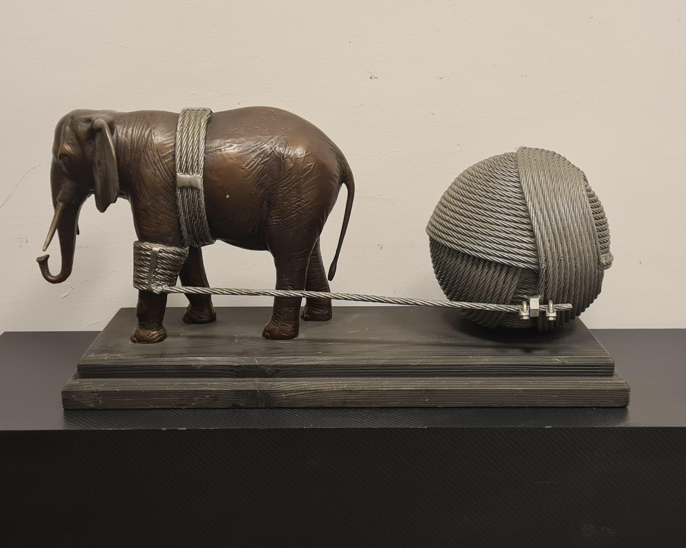 Sculpture by master Valeriano Trubbiani.

The sculpture depicts an Elephant made of bronze pulling a huge aluminum ball to which it is chained.

In this work, the artist's intention to use his art as a means of denouncing injustice comes through
