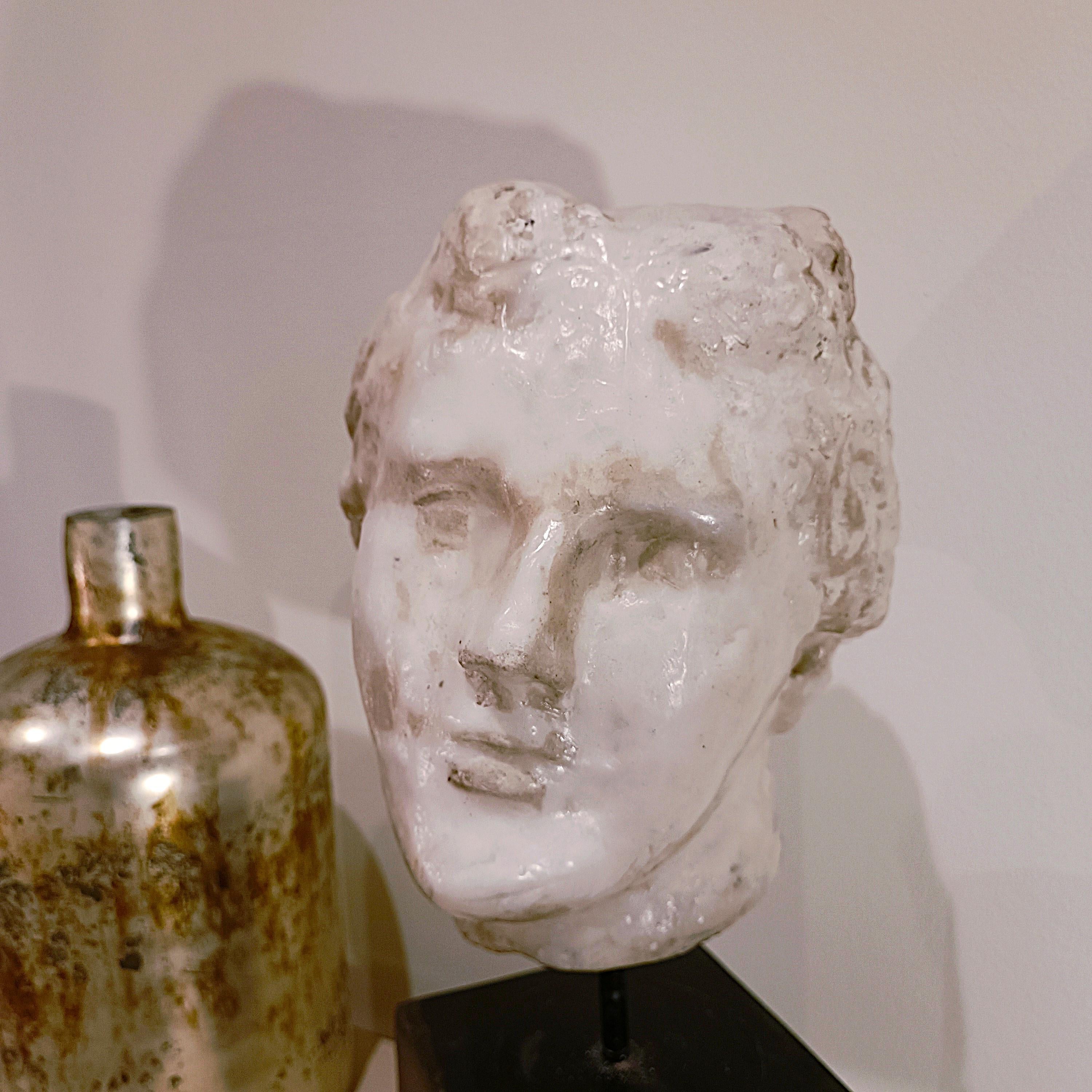 Periodo contemporaneo Scultura di Afrodite in gesso, cera e nerofumo-Alessandro La Motta in vendita