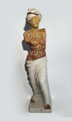 Scultura di donna di Enrica Borghi nel 1999, Italia.