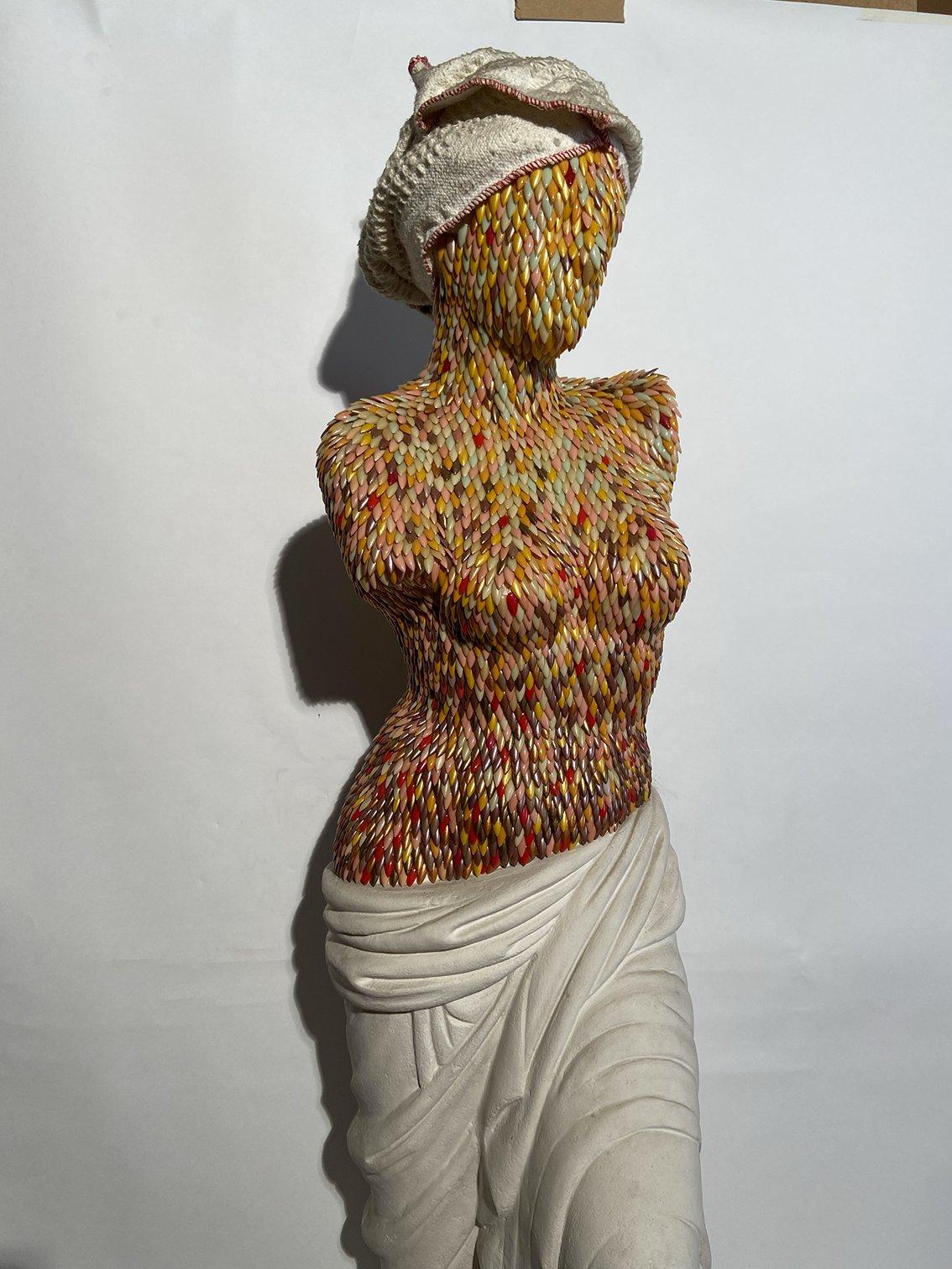Mid-Century moderno Scultura di donna di Enrica Borghi nel 1999, Italia. in vendita