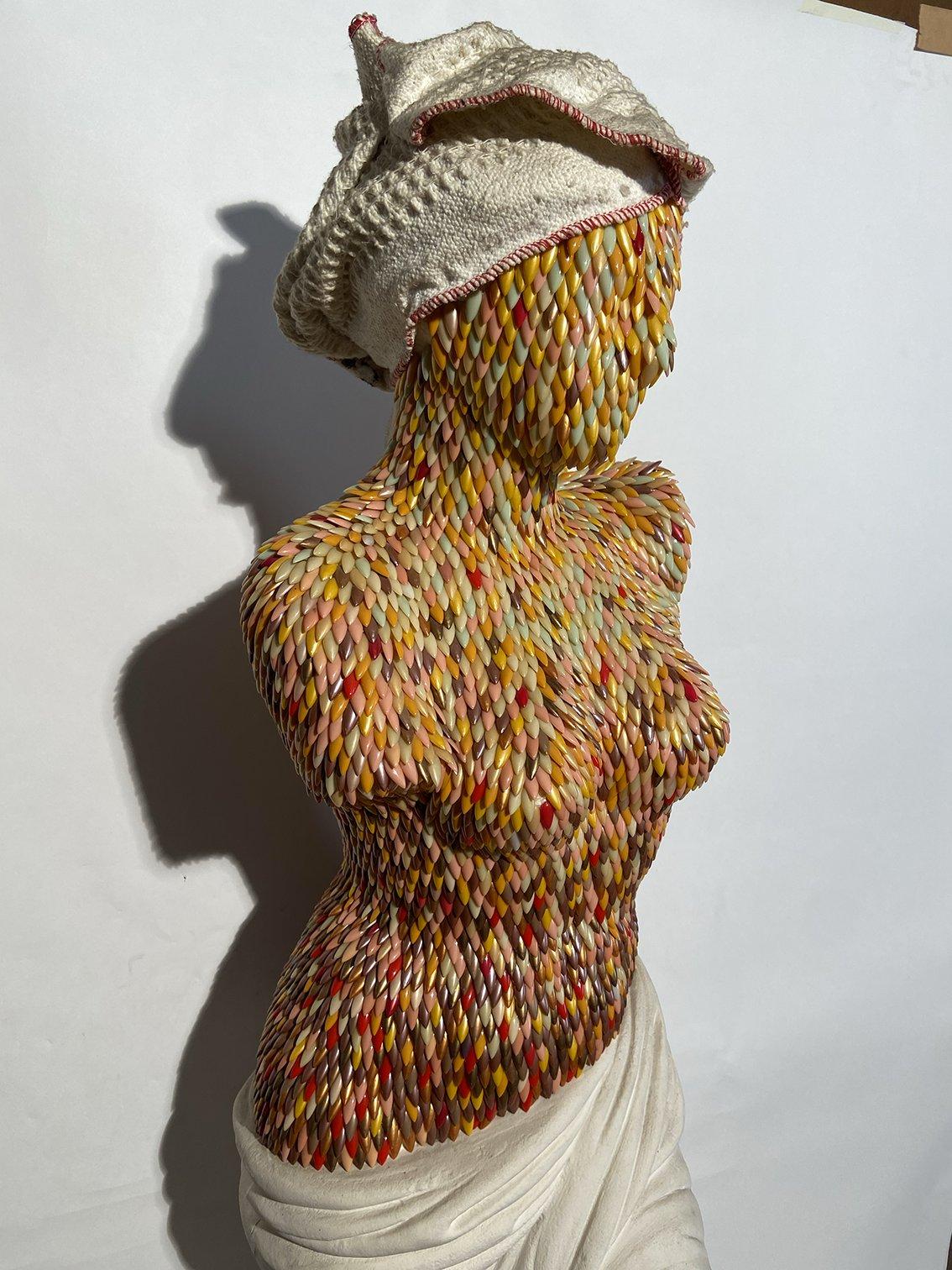 Late 20th Century Scultura di donna di Enrica Borghi nel 1999, Italia. in vendita