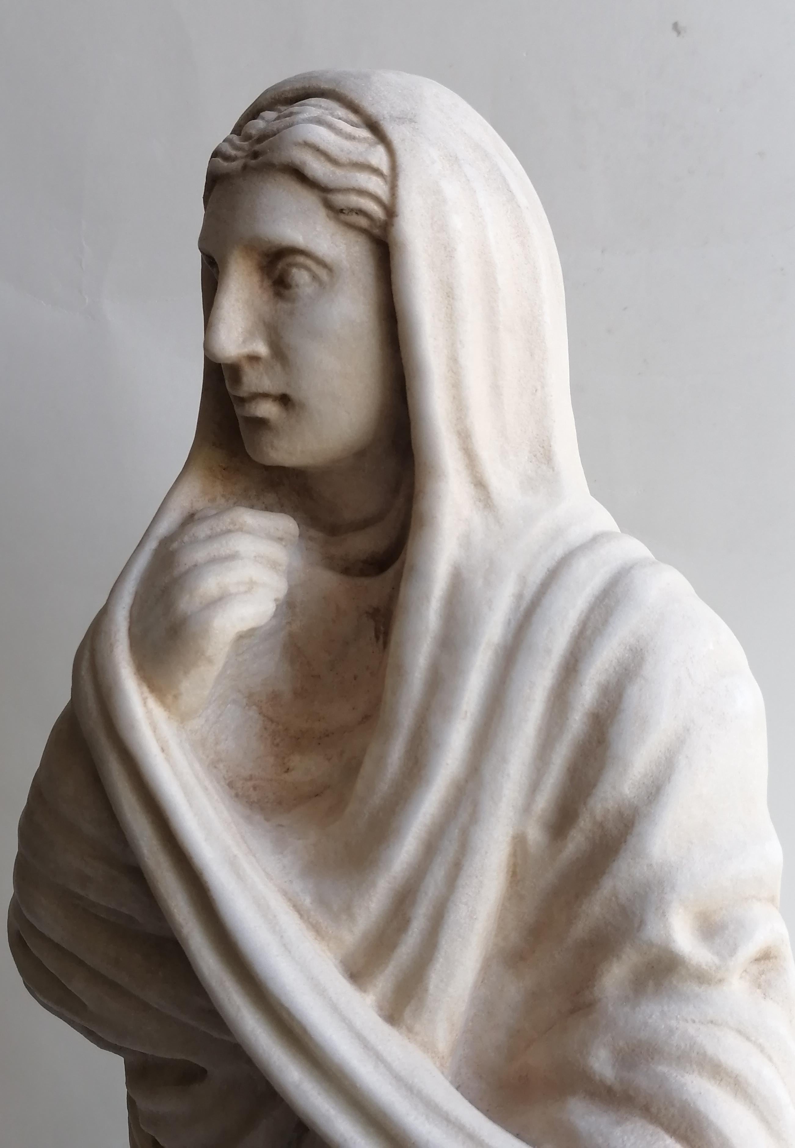 sculpture of Roman woman with tunic and stole in white Carrara marble- made Italy For Sale 2