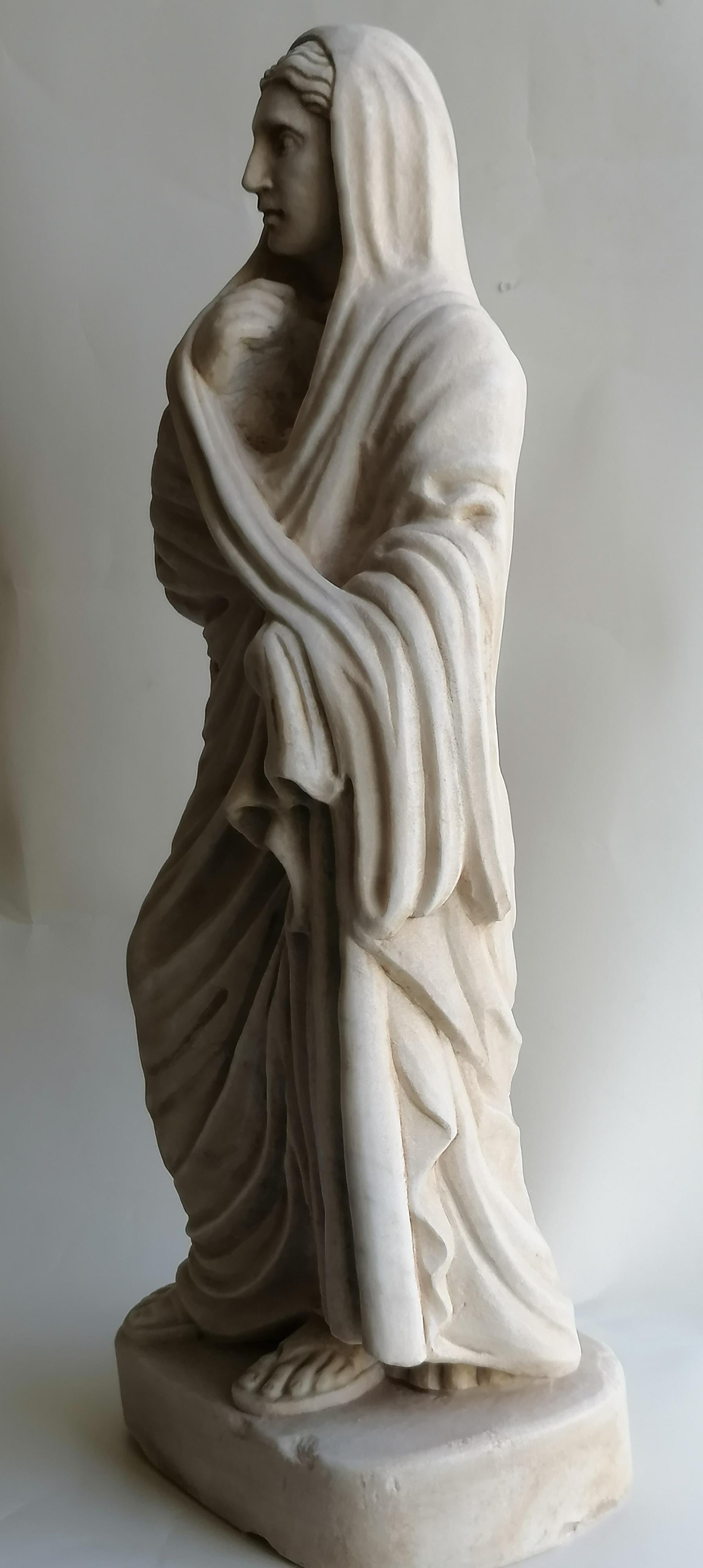 Hand-Crafted sculpture of Roman woman with tunic and stole in white Carrara marble- made Italy For Sale