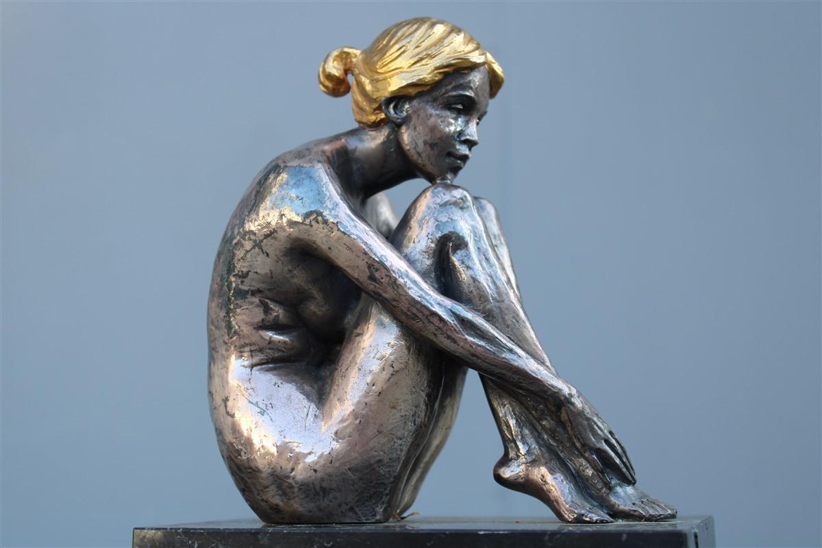 Skulptur einer Frau in Silberfolie und Gold Italien 1970er Jahre Guido Mariani (Moderne der Mitte des Jahrhunderts) im Angebot