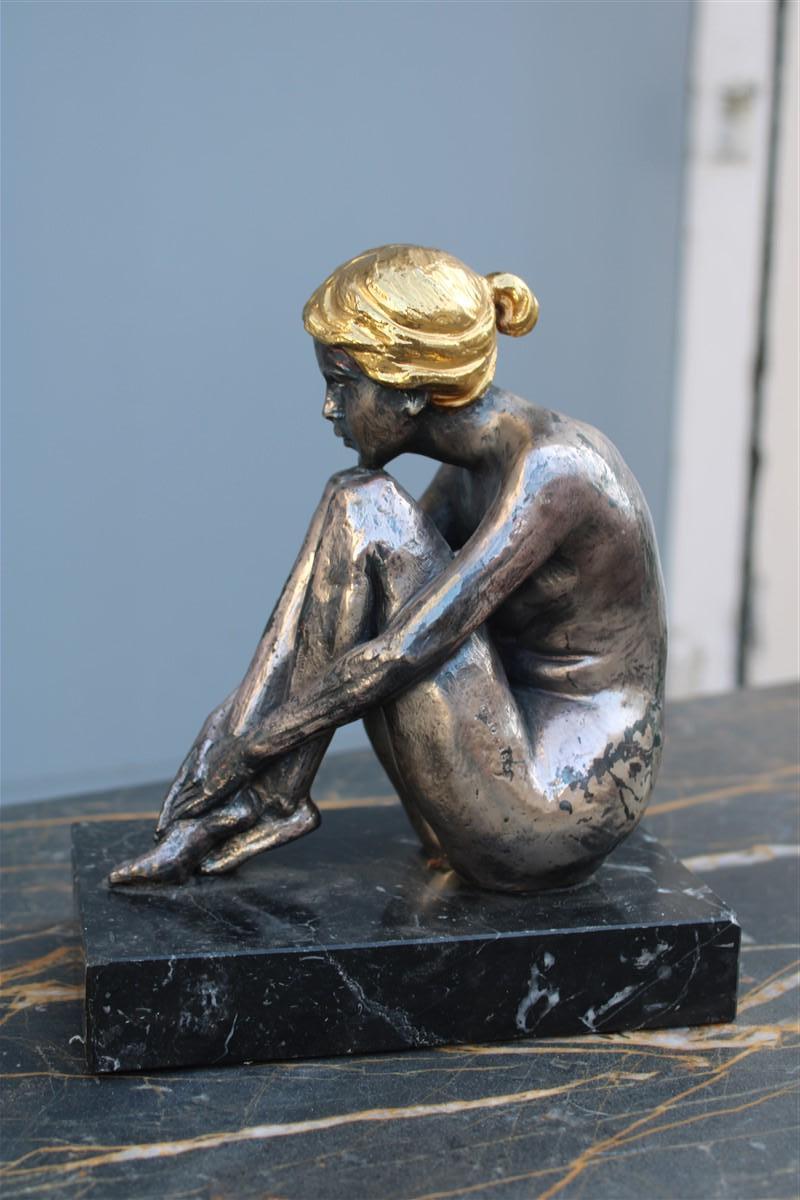 Skulptur einer Frau in Silberfolie und Gold Italien 1970er Jahre Guido Mariani (Vergoldung) im Angebot