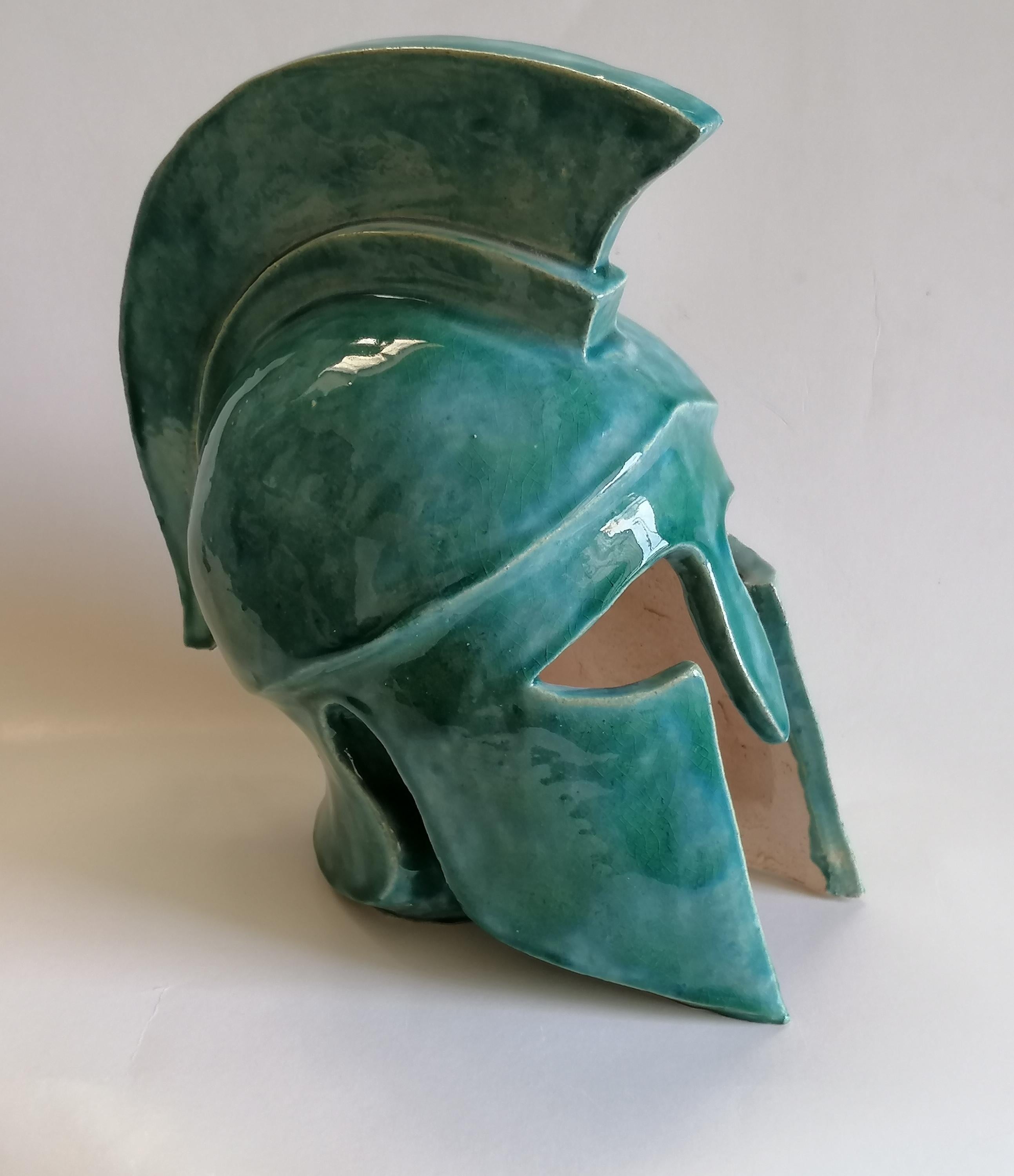 Italian Scultura di elmo greco corinzio fatta a mano su ceramica -made in Italy in vendita