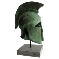Scultura di elmo greco fatta a mano su ceramica patinata bronzo -made in Italy