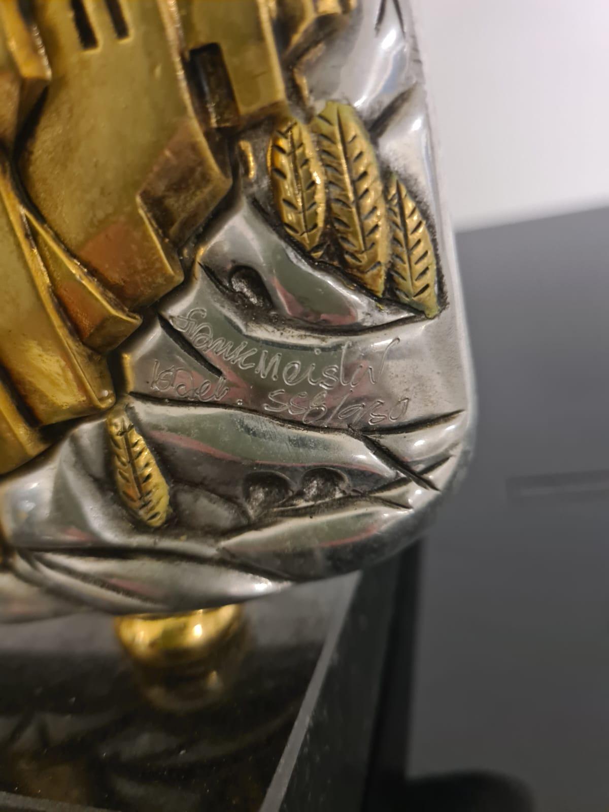 Escultura de Frank Meisler, arte judío. Chapado en plata y oro. Israeli en venta