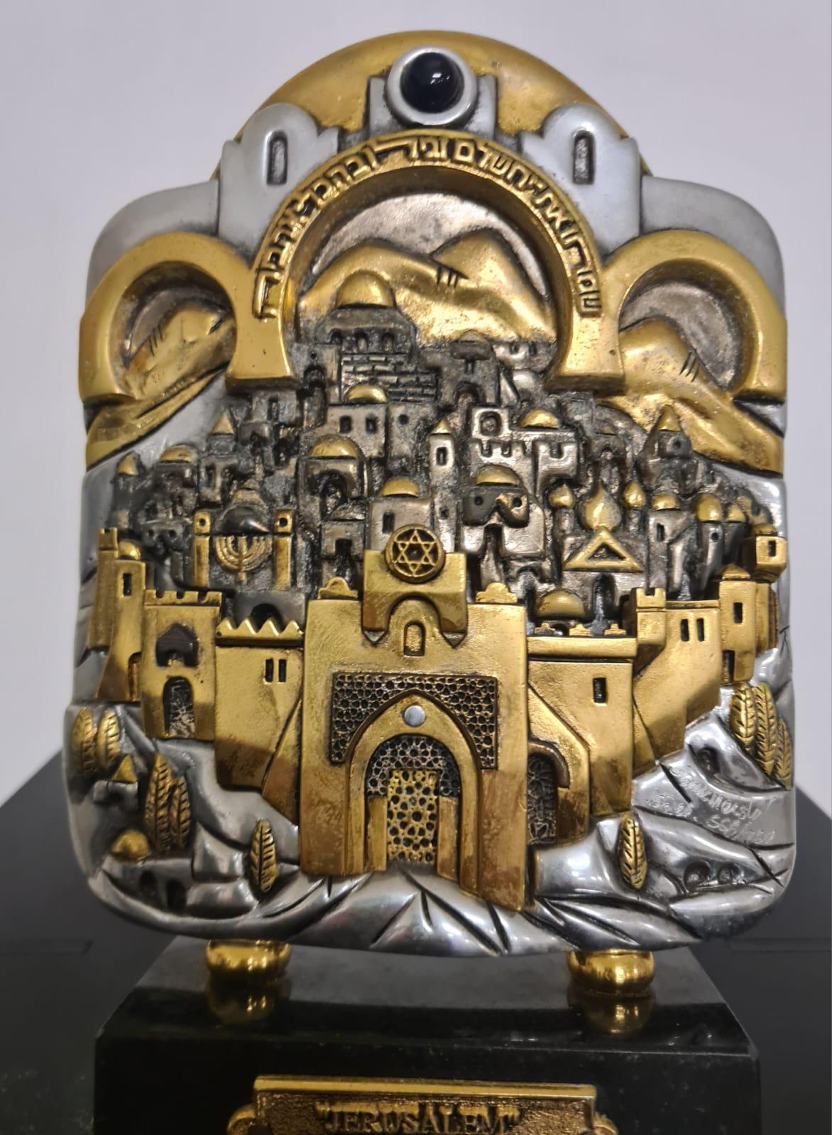 Escultura de Frank Meisler, arte judío. Chapado en plata y oro. en venta 2
