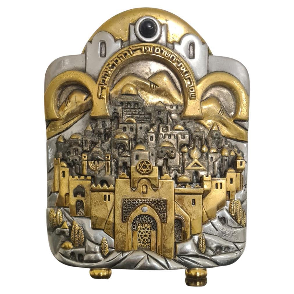 Escultura de Frank Meisler, arte judío. Chapado en plata y oro. en venta