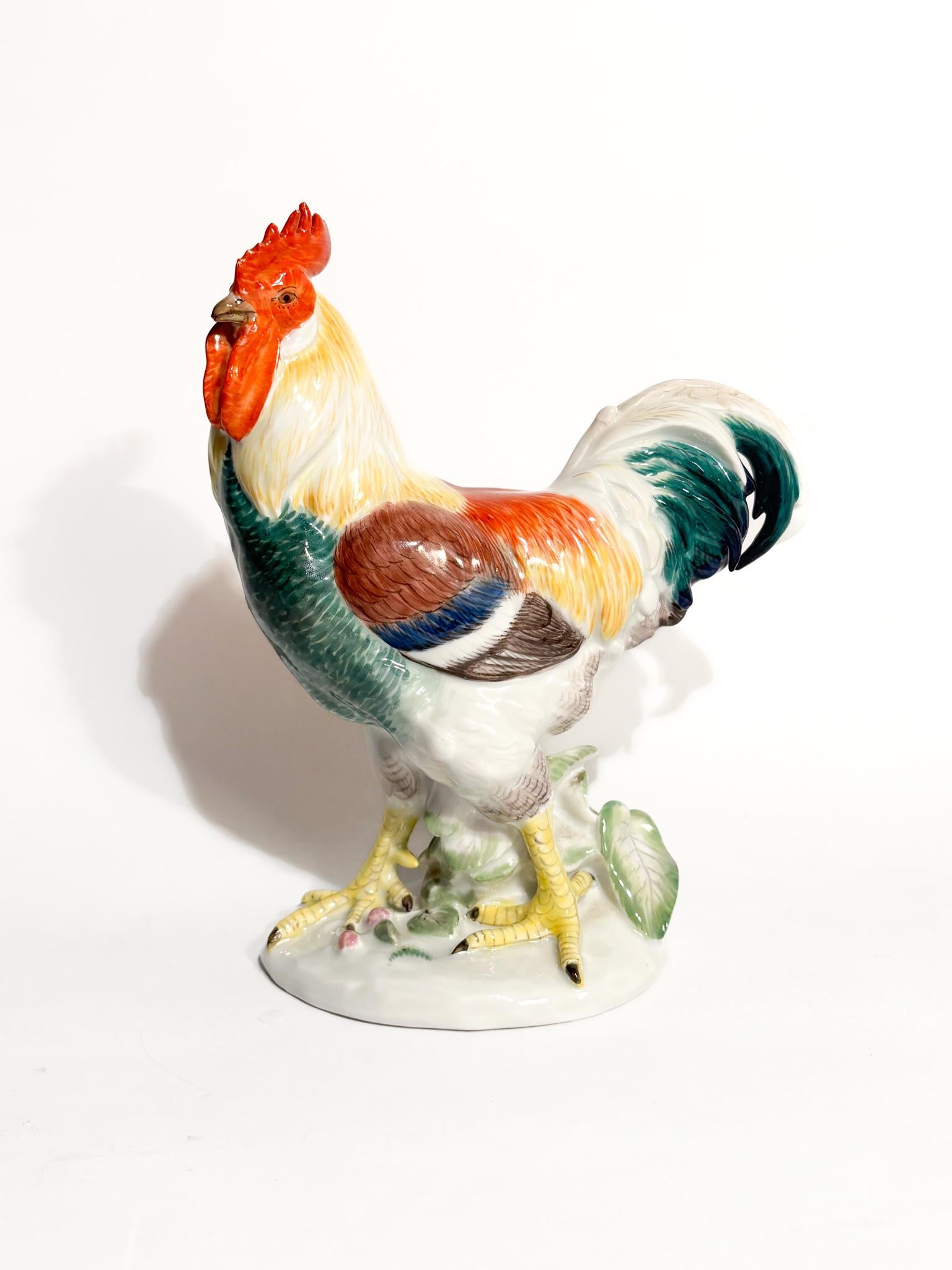 Bemalter Meissener Porzellanhahn. Liebe, hergestellt in den 1980er Jahren

Ø cm 15 Ø cm 8 h cm 18

Meissener Porzellan gilt als eines der frühesten und wertvollsten Beispiele für europäisches Porzellan. Das 1710 in Meißen (Deutschland) hergestellte