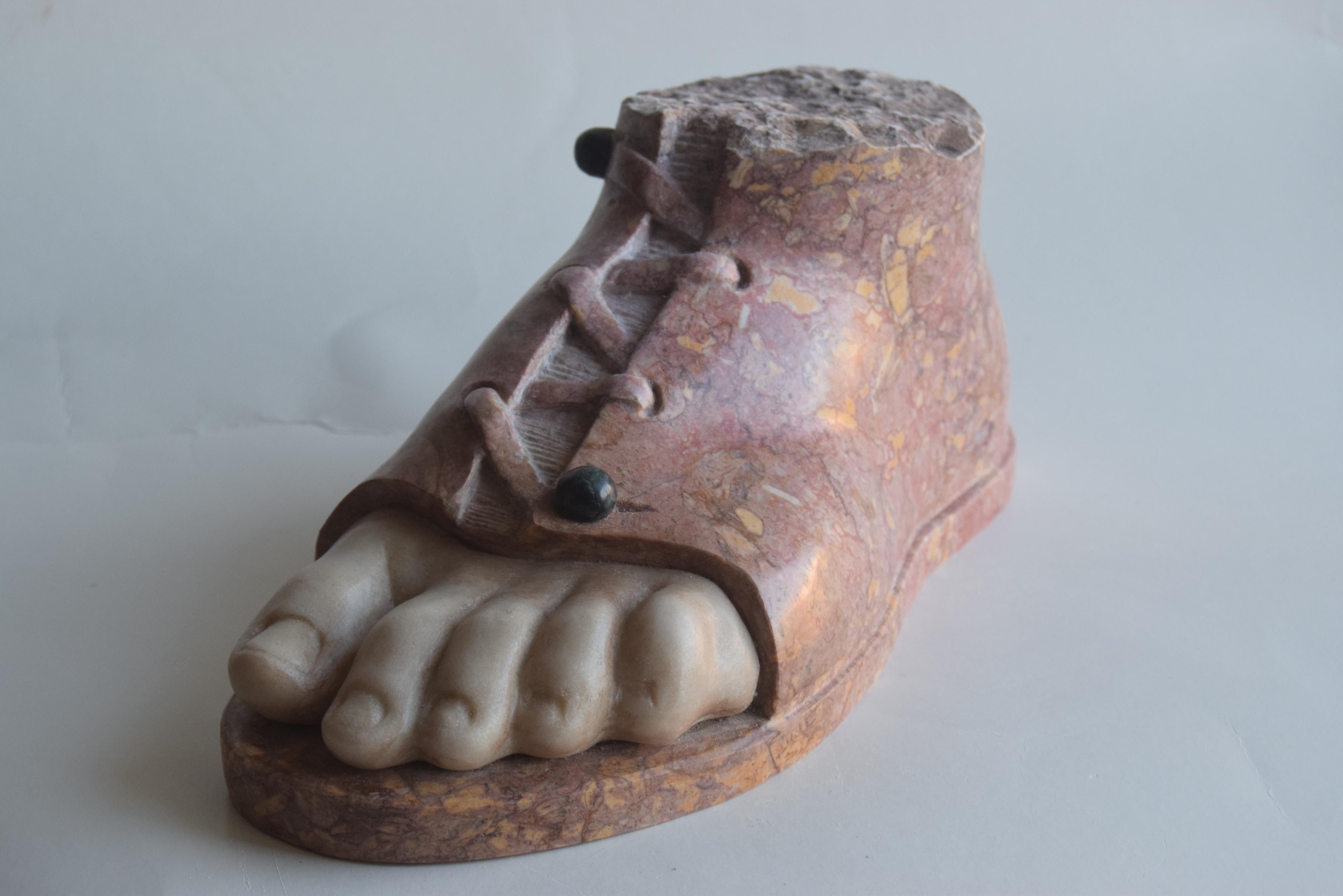 pied sculpté, chaussures romaines, pied en marbre, pied de la Rome antique, sculpture du pied romain, sculpture du pied avec chaussures de la Rome antique
Sculpture  précieux et très original
Matériaux utilisés : marbre blanc de Carrare, marbre