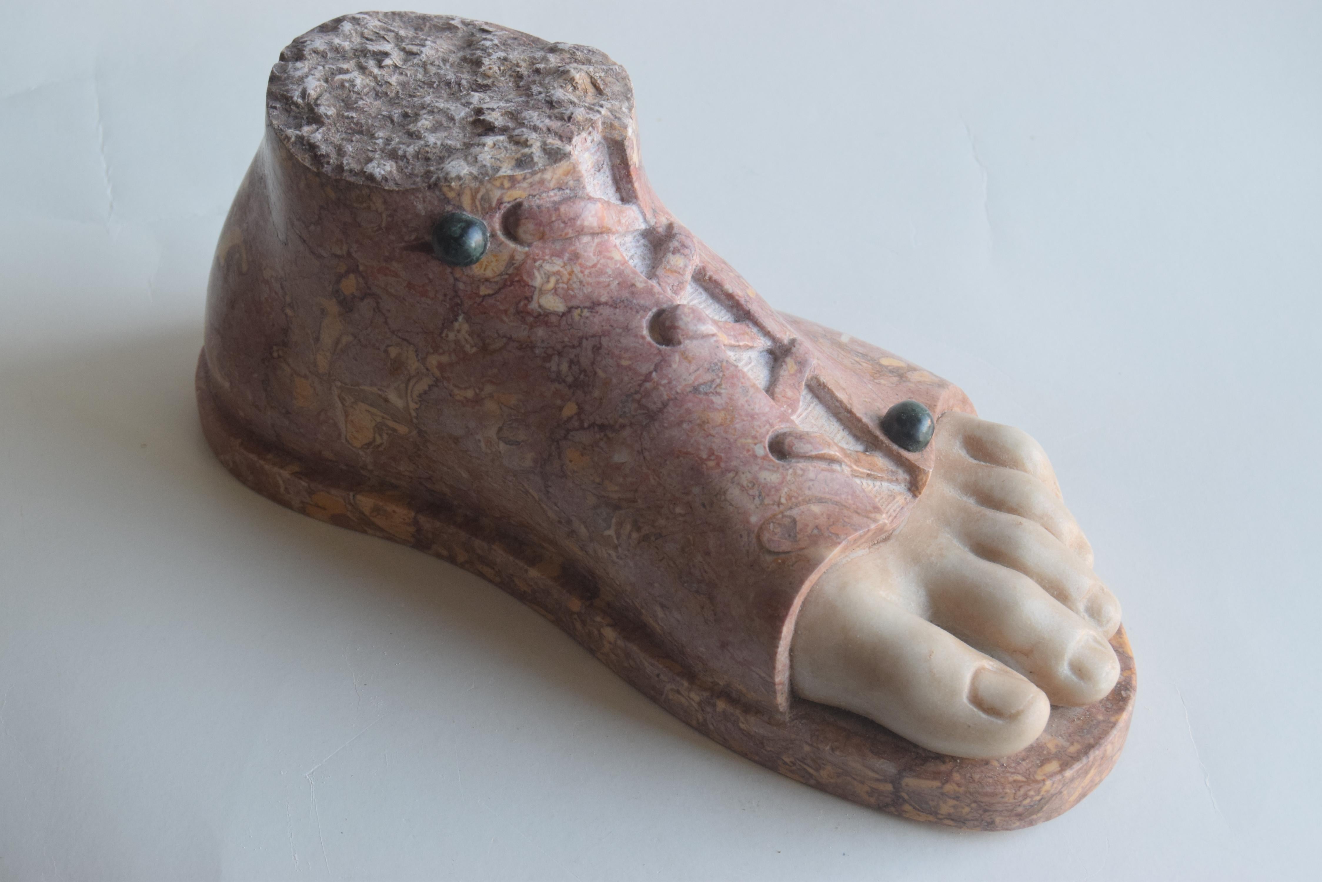 Romain classique sculpture de pied avec des chaussures romaines antiques - fabriqué en Italie en vente