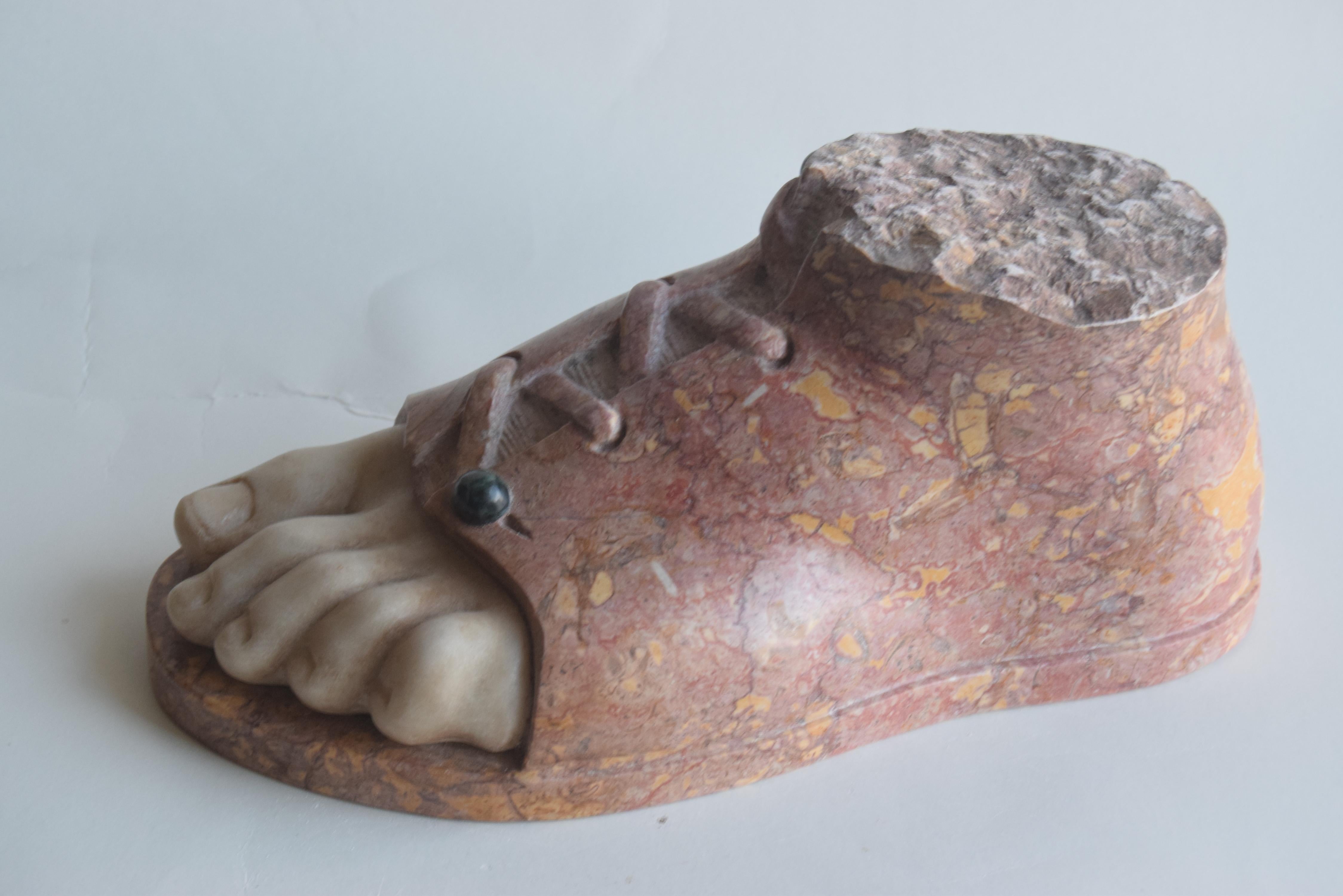 sculpture de pied avec des chaussures romaines antiques - fabriqué en Italie Bon état - En vente à Tarquinia, IT