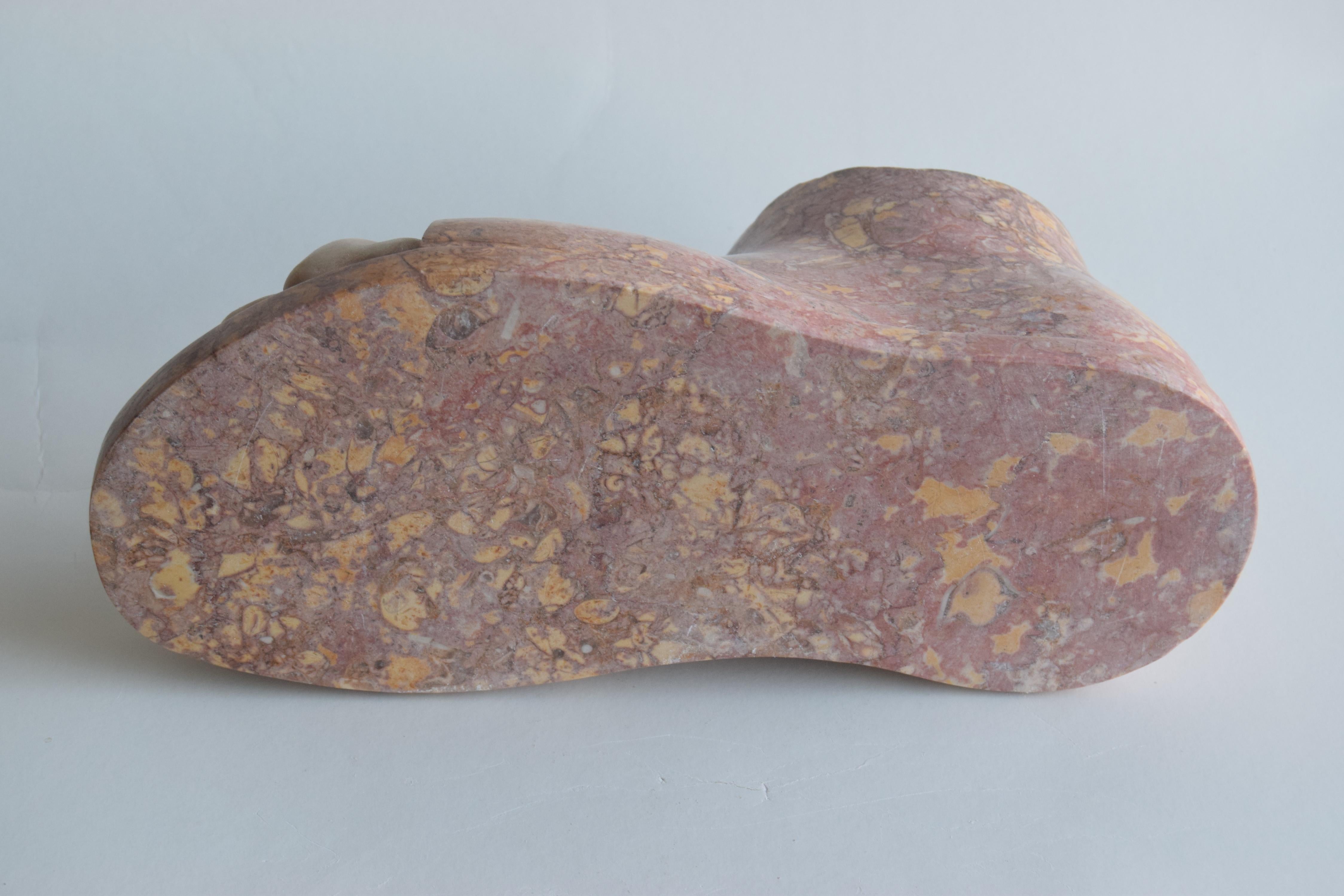 Contemporain sculpture de pied avec des chaussures romaines antiques - fabriqué en Italie en vente