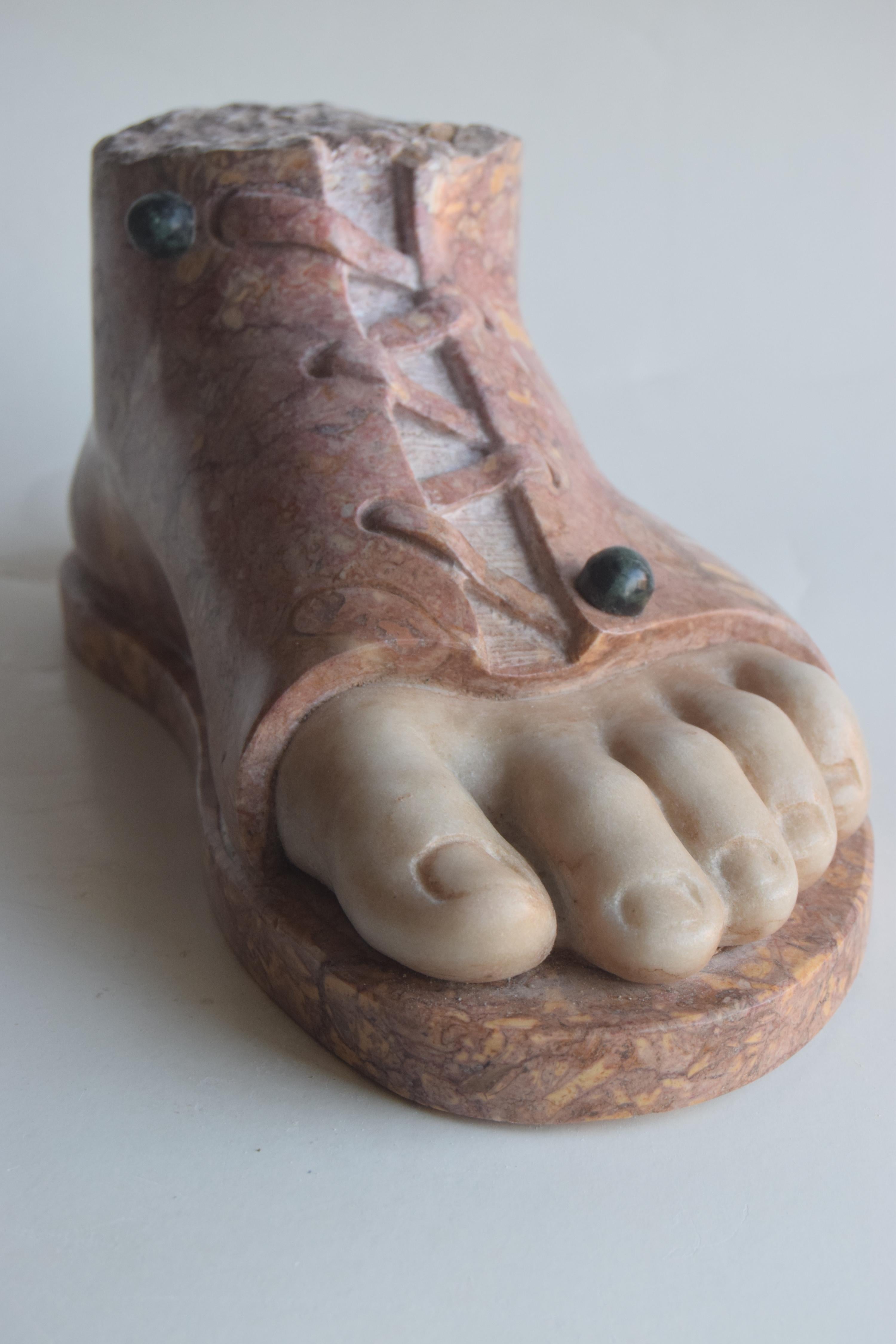 Marbre sculpture de pied avec des chaussures romaines antiques - fabriqué en Italie en vente