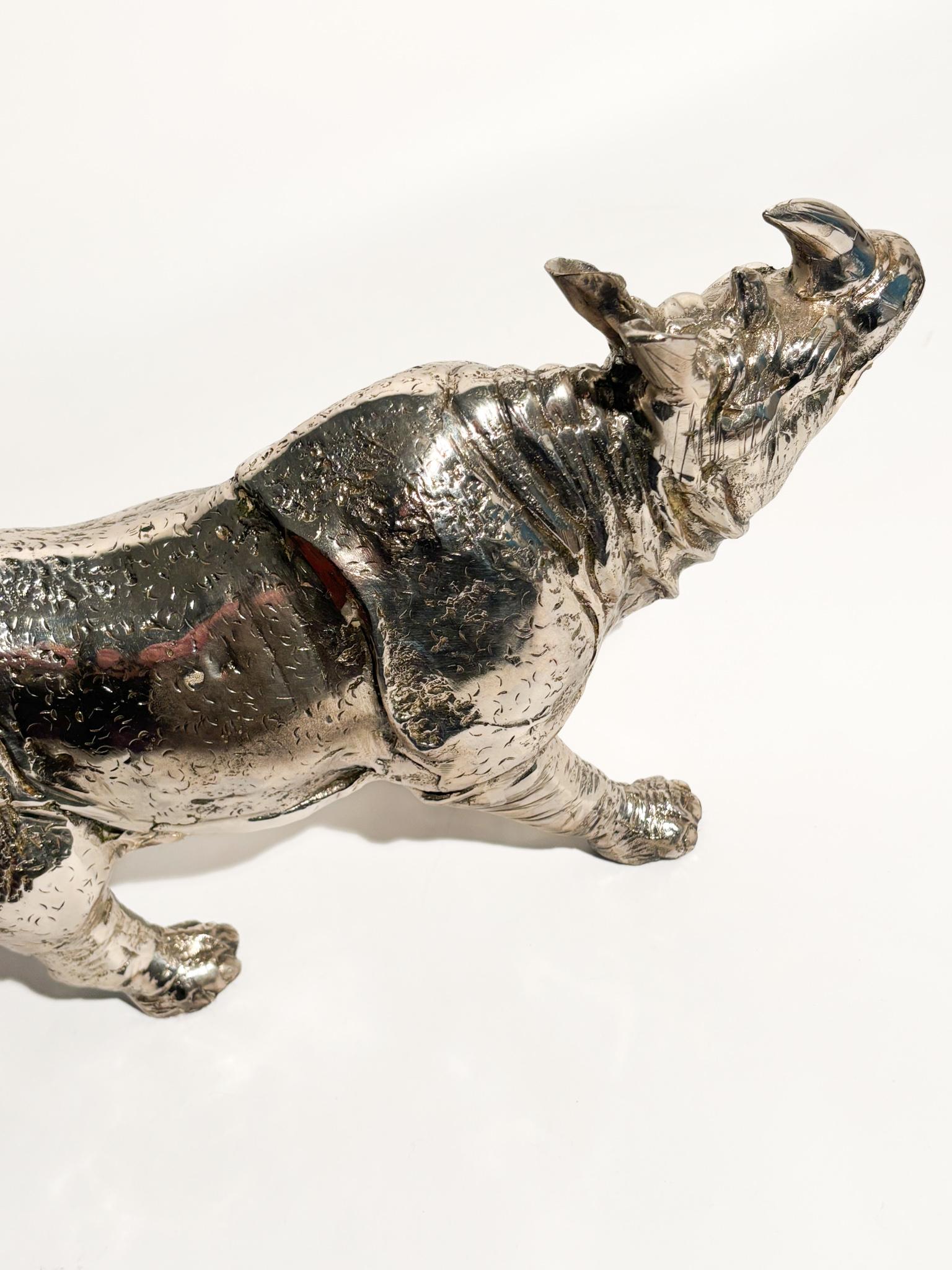 Escultura rinoceronte de metal plateado años 80 en venta 4