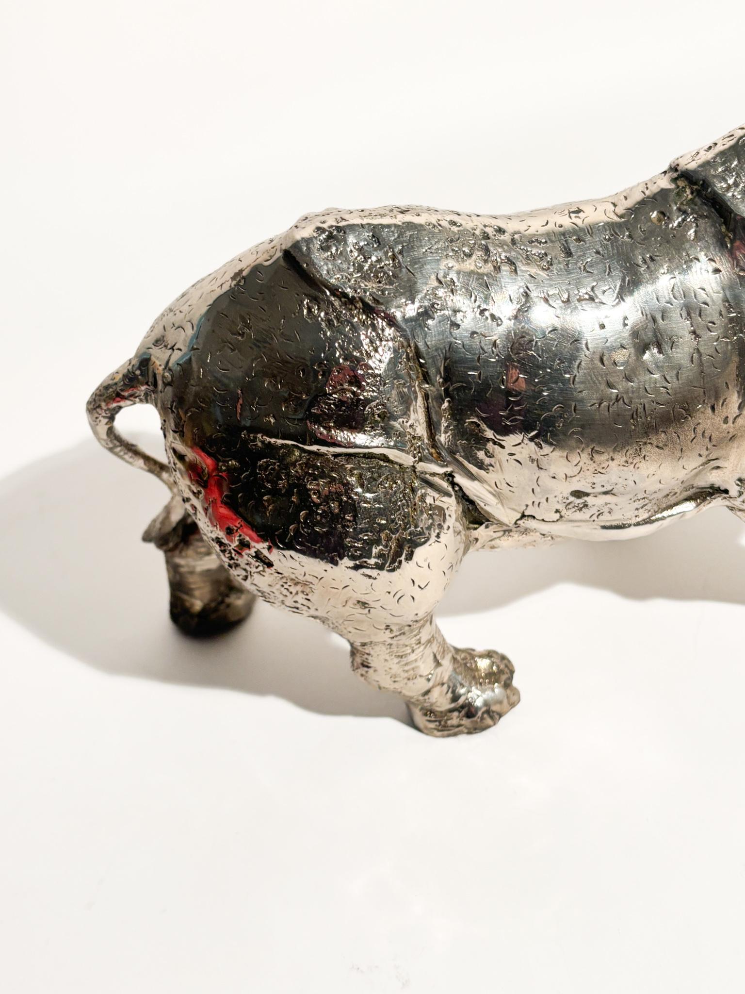 Escultura rinoceronte de metal plateado años 80 en venta 5