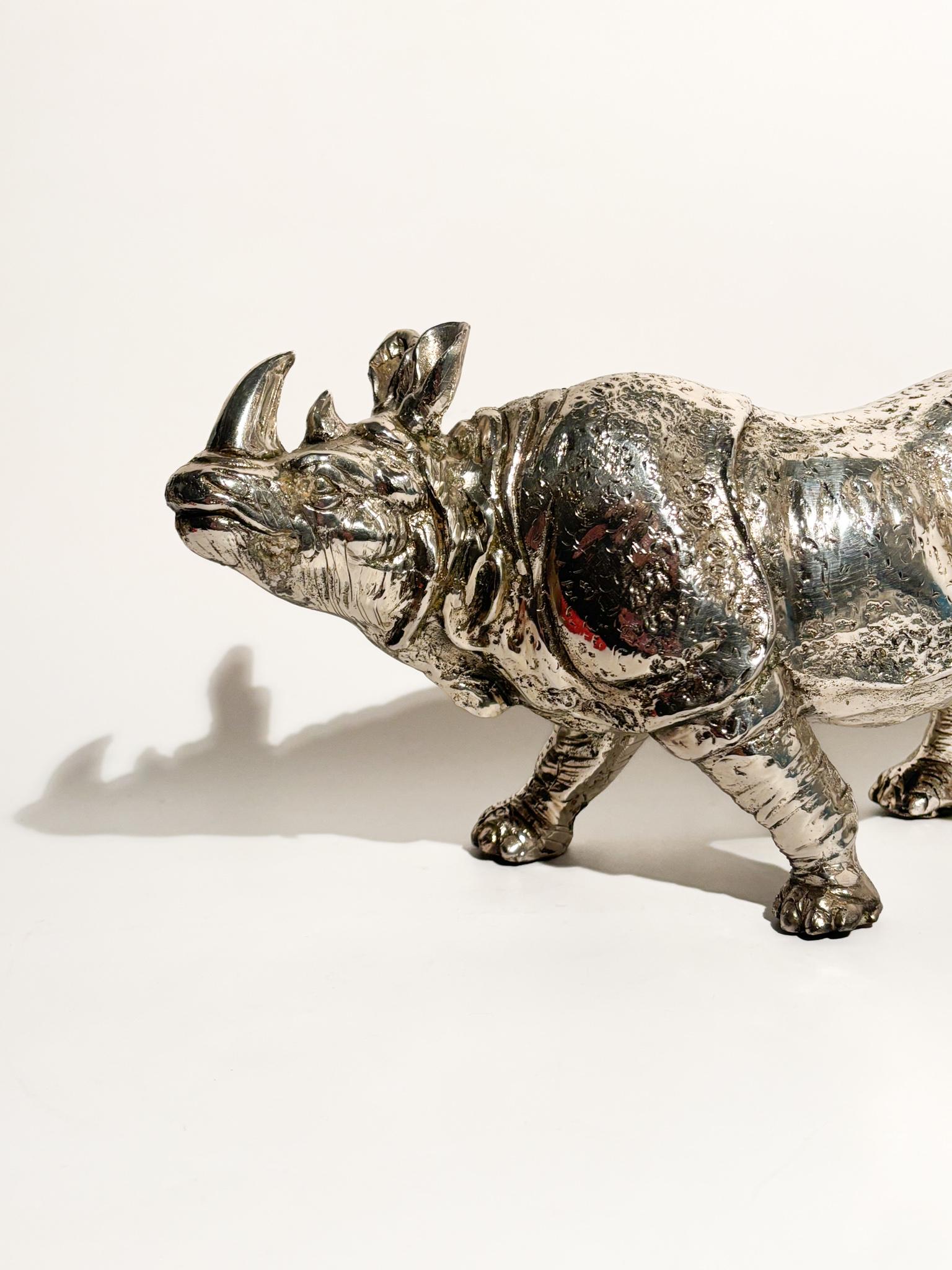 Escultura rinoceronte de metal plateado años 80 en Bueno estado para la venta en Milano, MI