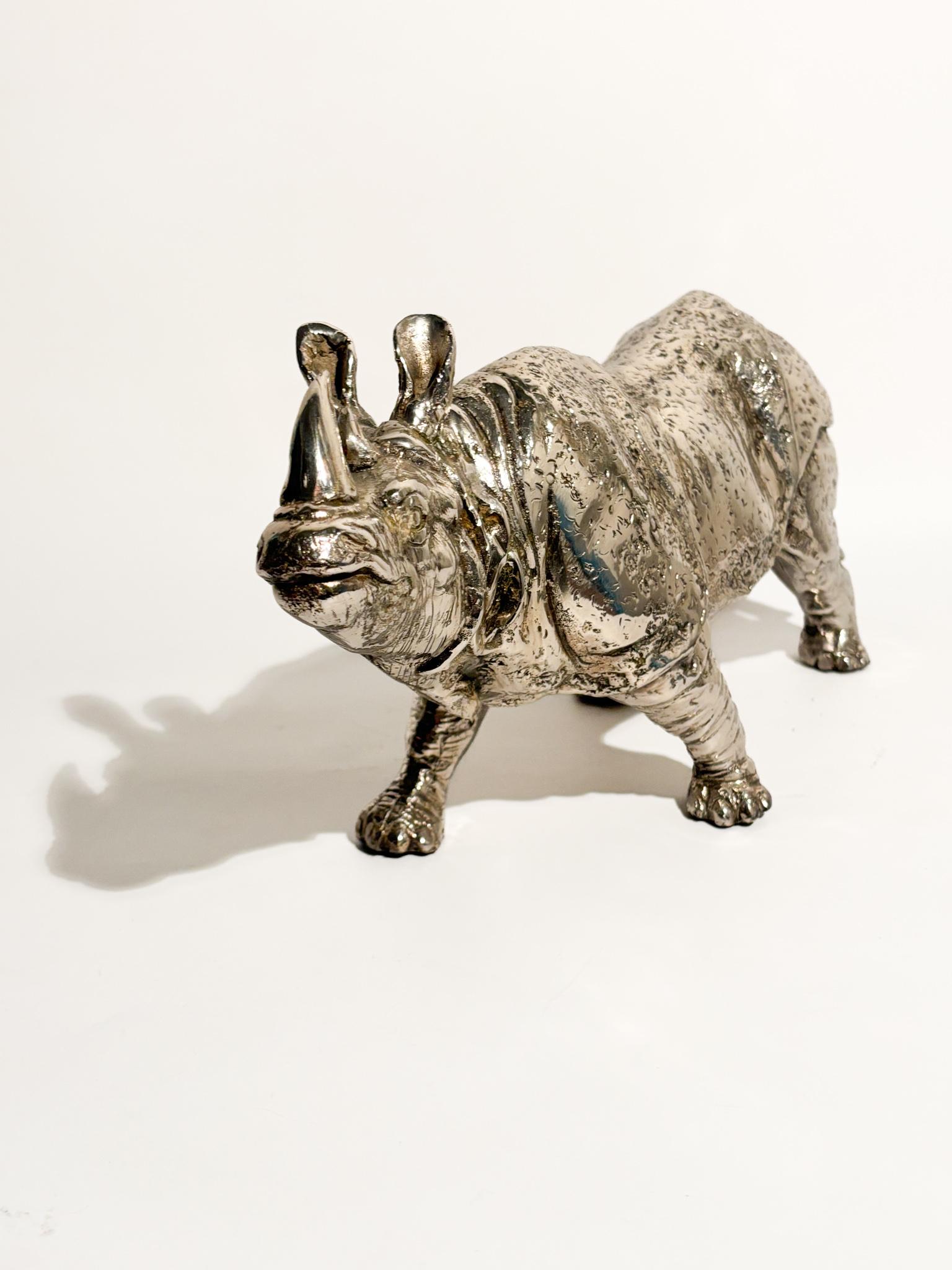 Escultura rinoceronte de metal plateado años 80 finales del siglo XX en venta