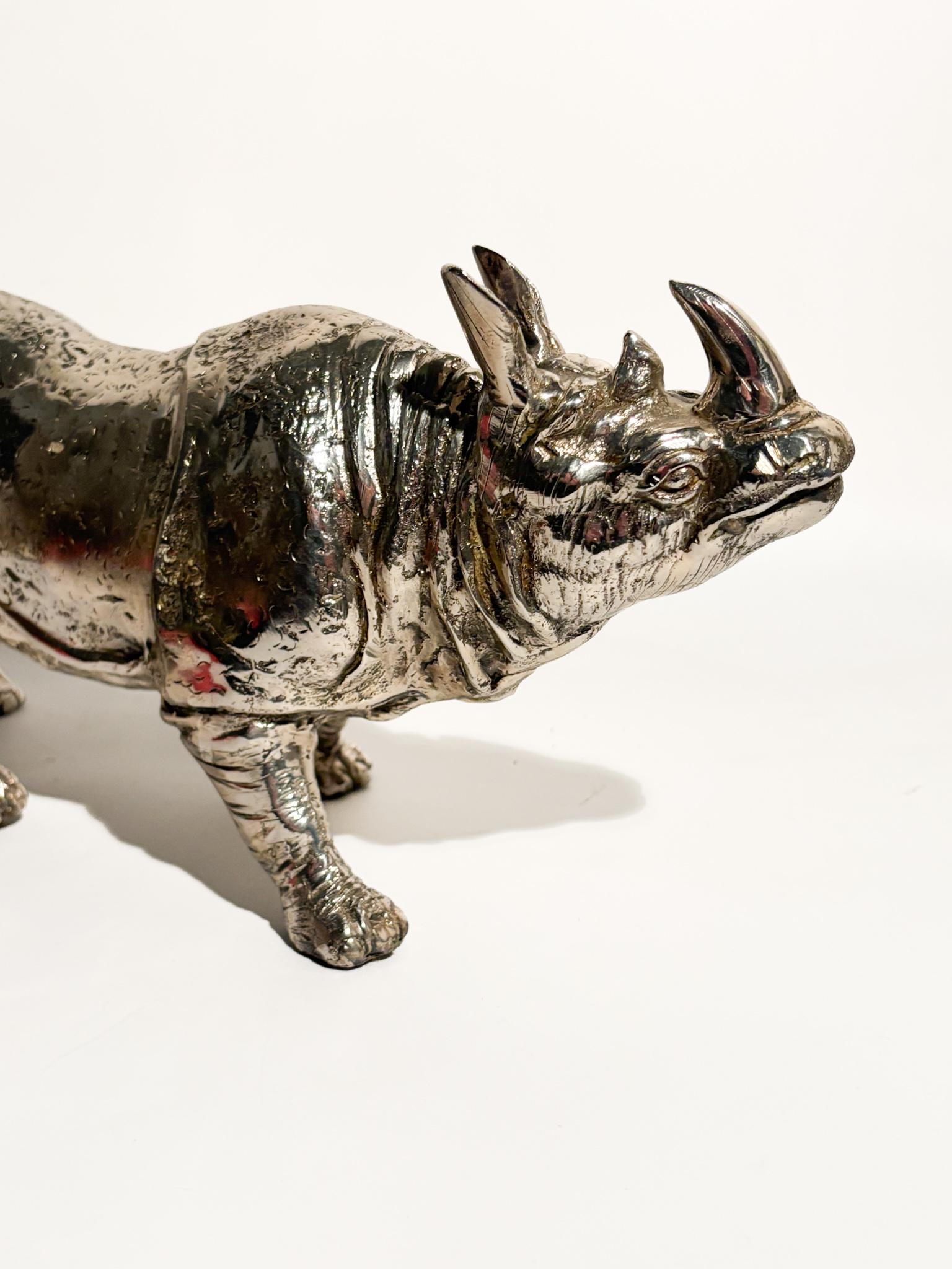 Escultura rinoceronte de metal plateado años 80 Metal en venta