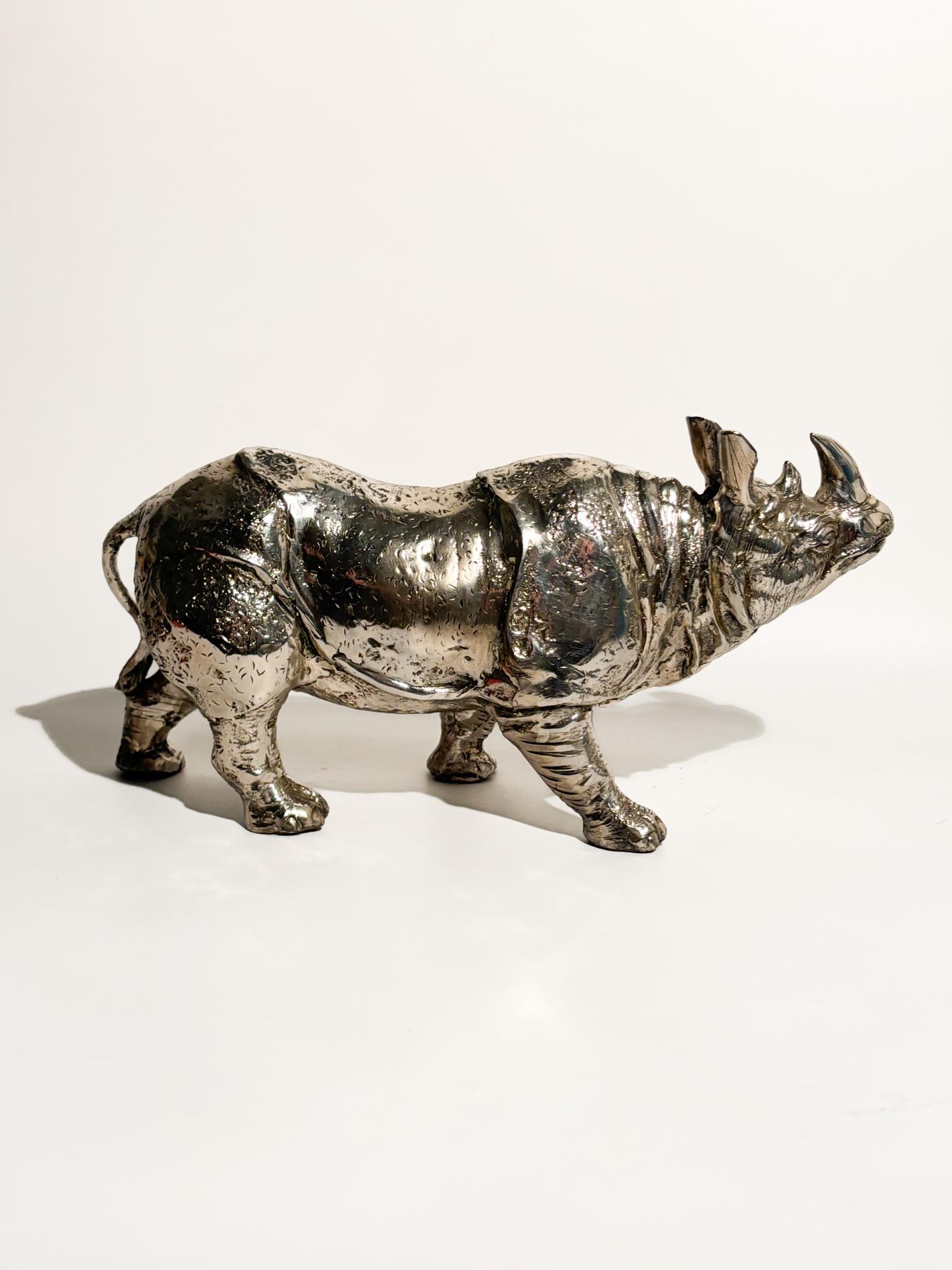 Escultura rinoceronte de metal plateado años 80 en venta 1