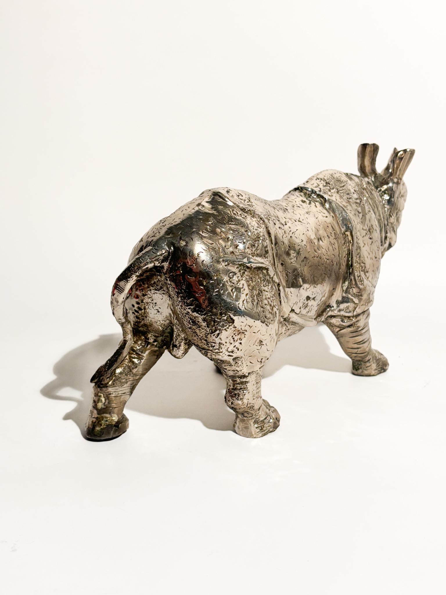 Escultura rinoceronte de metal plateado años 80 en venta 2