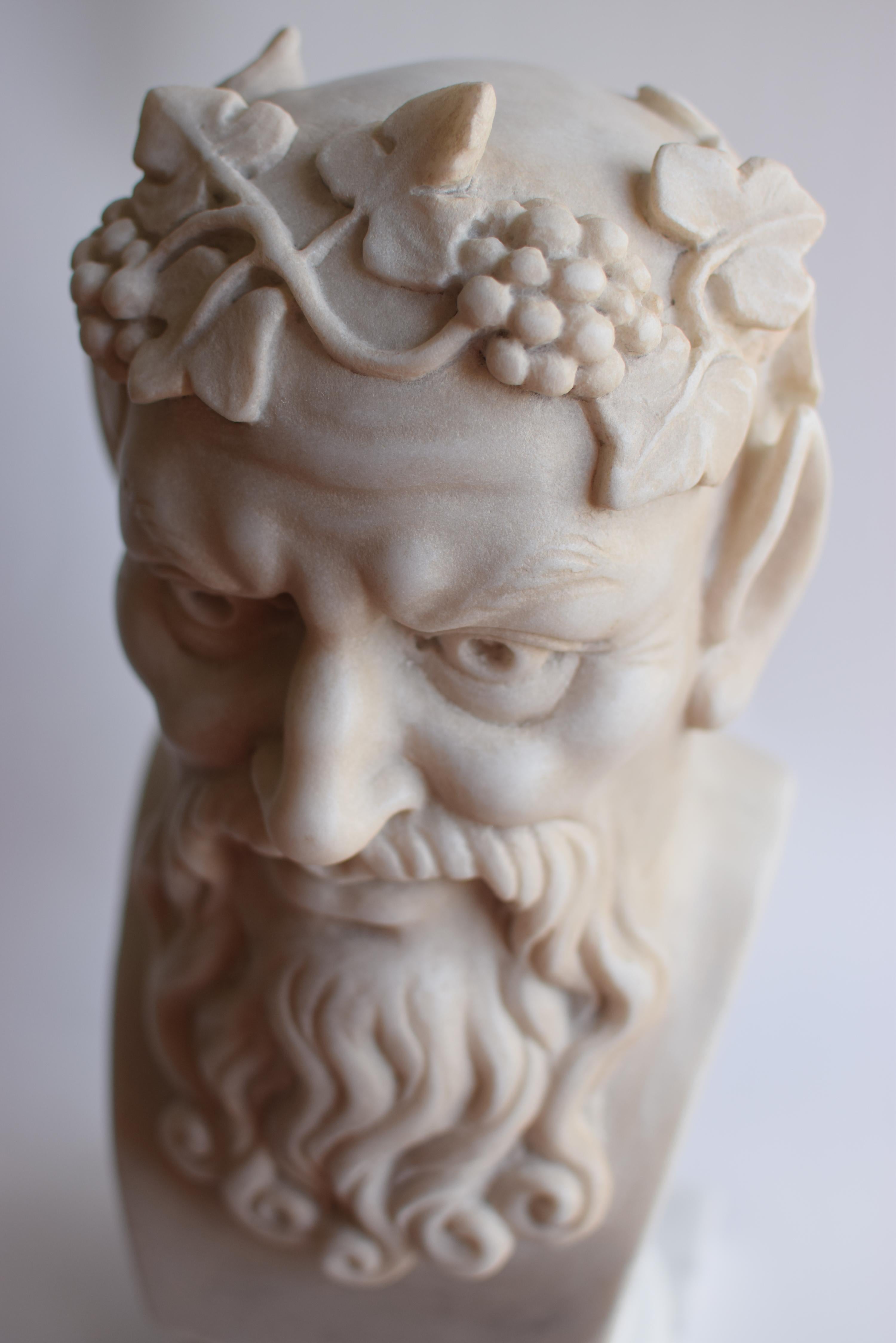 escultura sátiro de mármol blanco de Carrara -fabricada en Italia Contemporáneo en venta